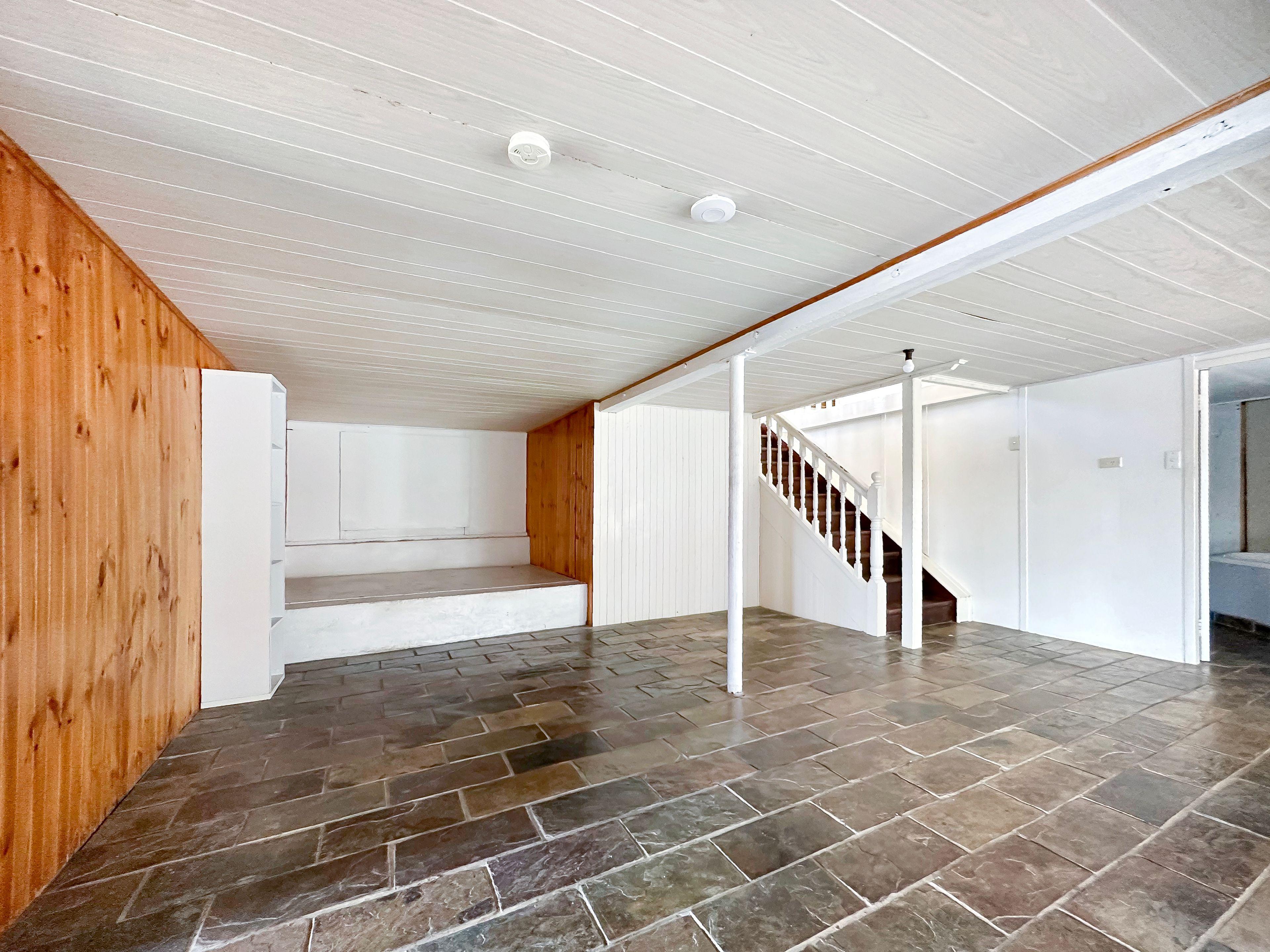 House for rent! Water views close to the beach