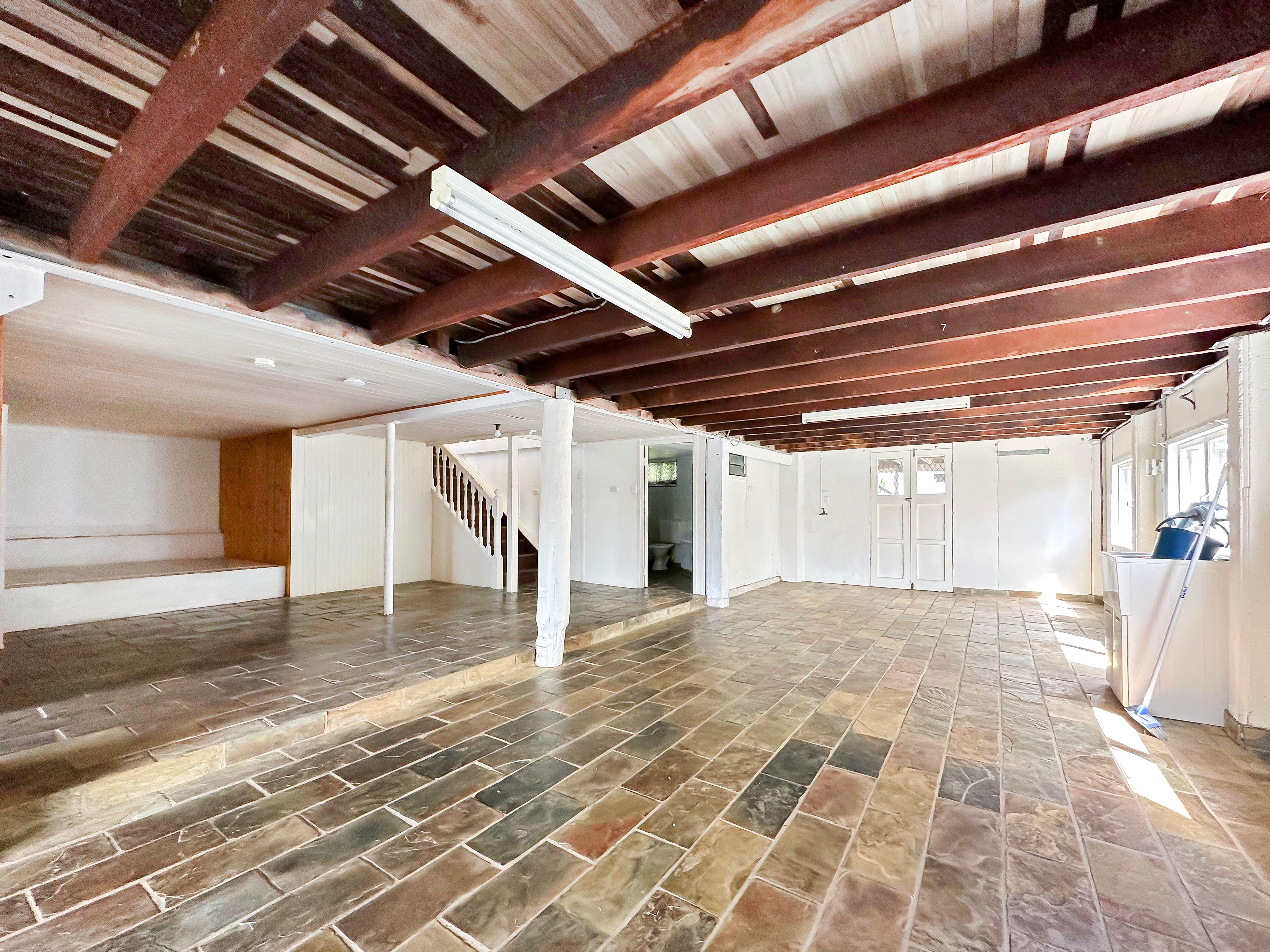 House for rent! Water views close to the beach