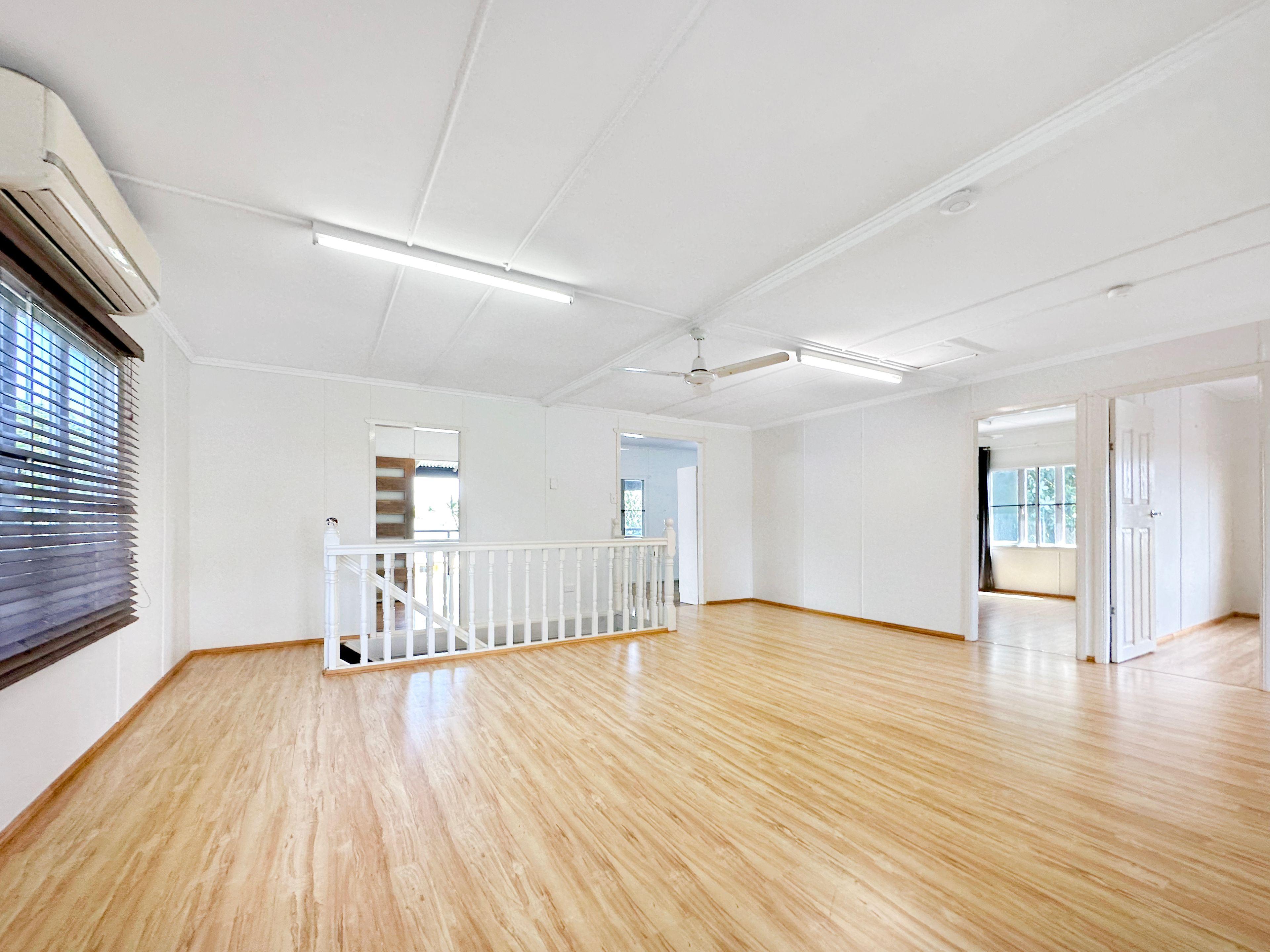 House for rent! Water views close to the beach