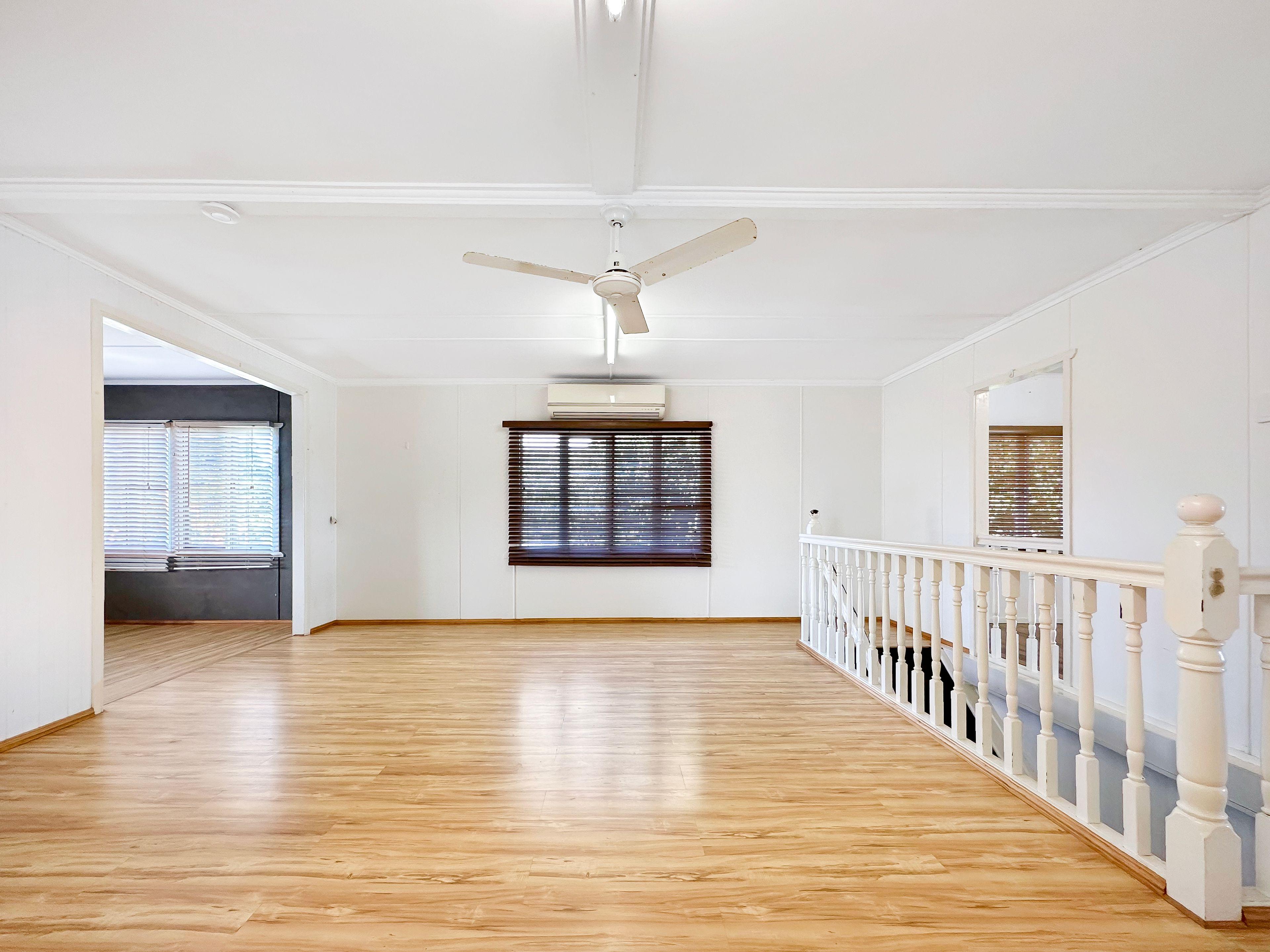 House for rent! Water views close to the beach