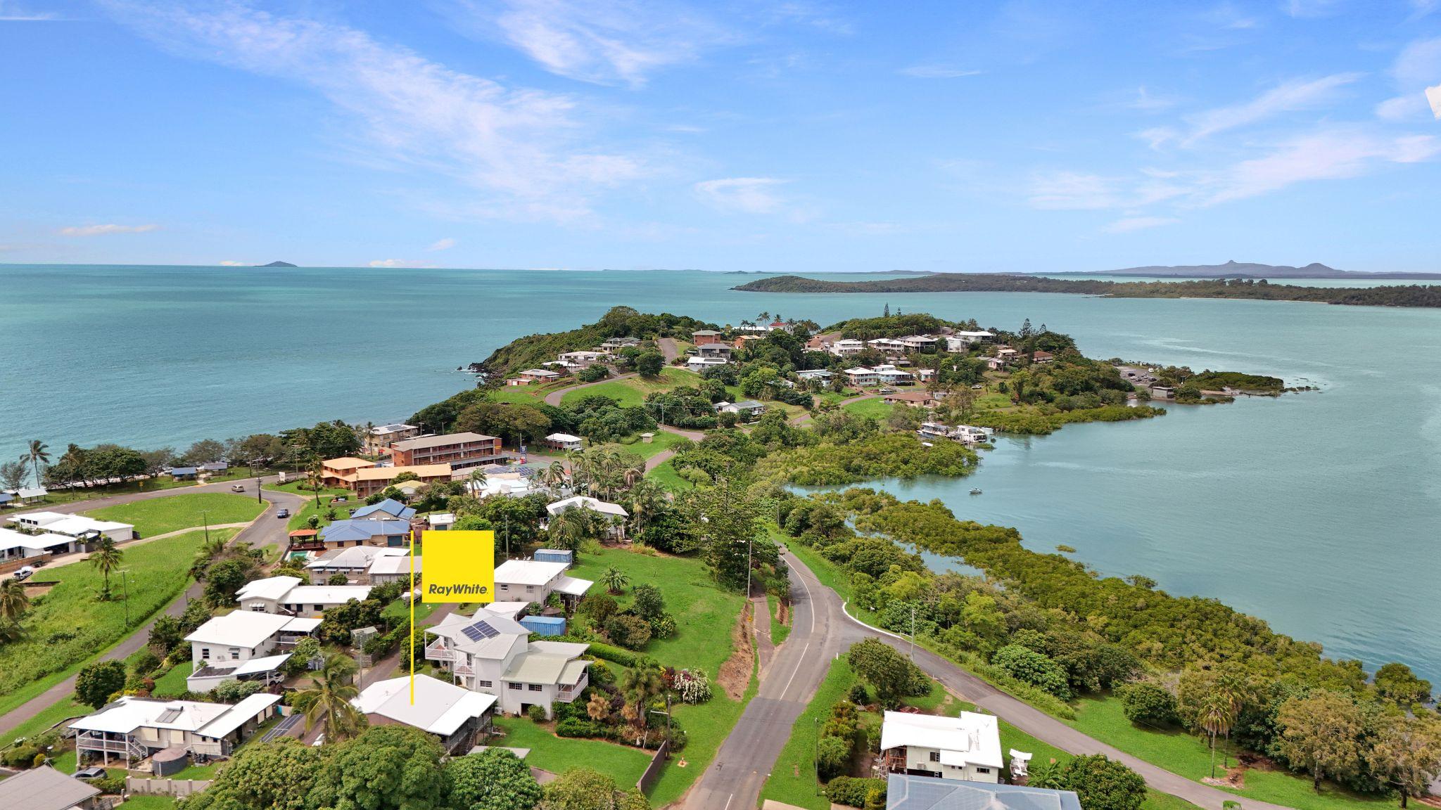 House for rent! Water views close to the beach