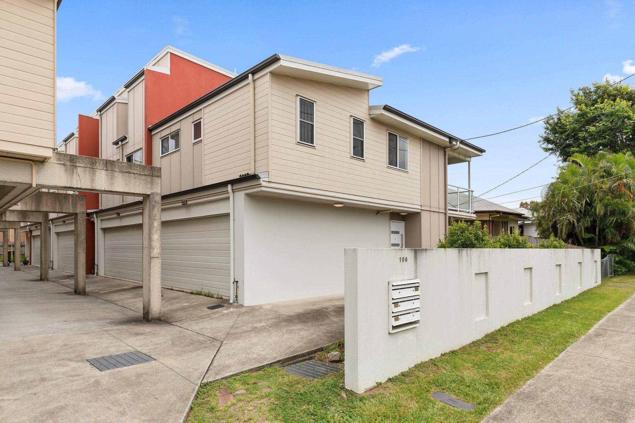 Prop-GPT: Townhouse: QLD Carina, QLD 4152 Home For Rent
