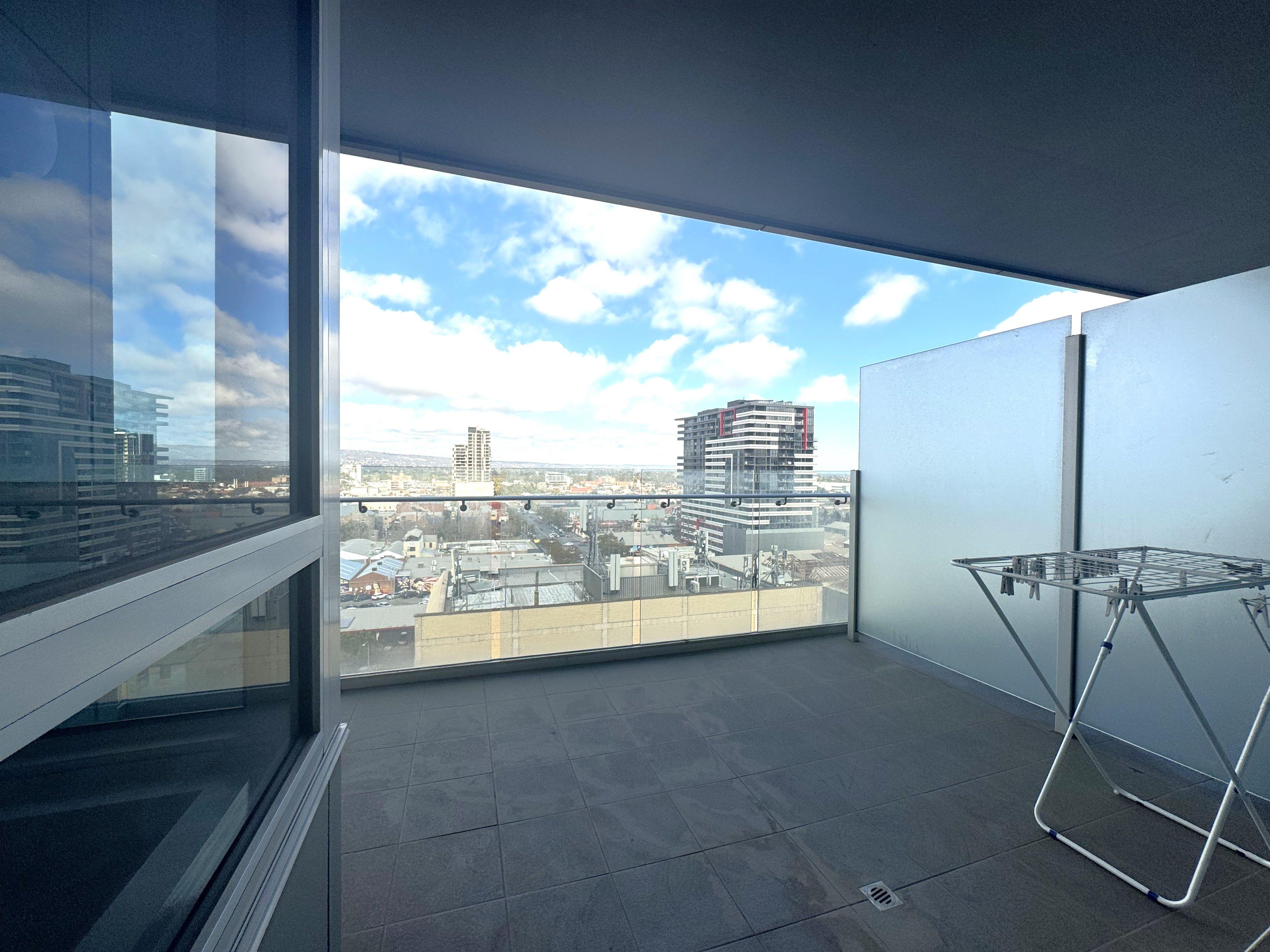Fully Furnished Modern Apartment!
