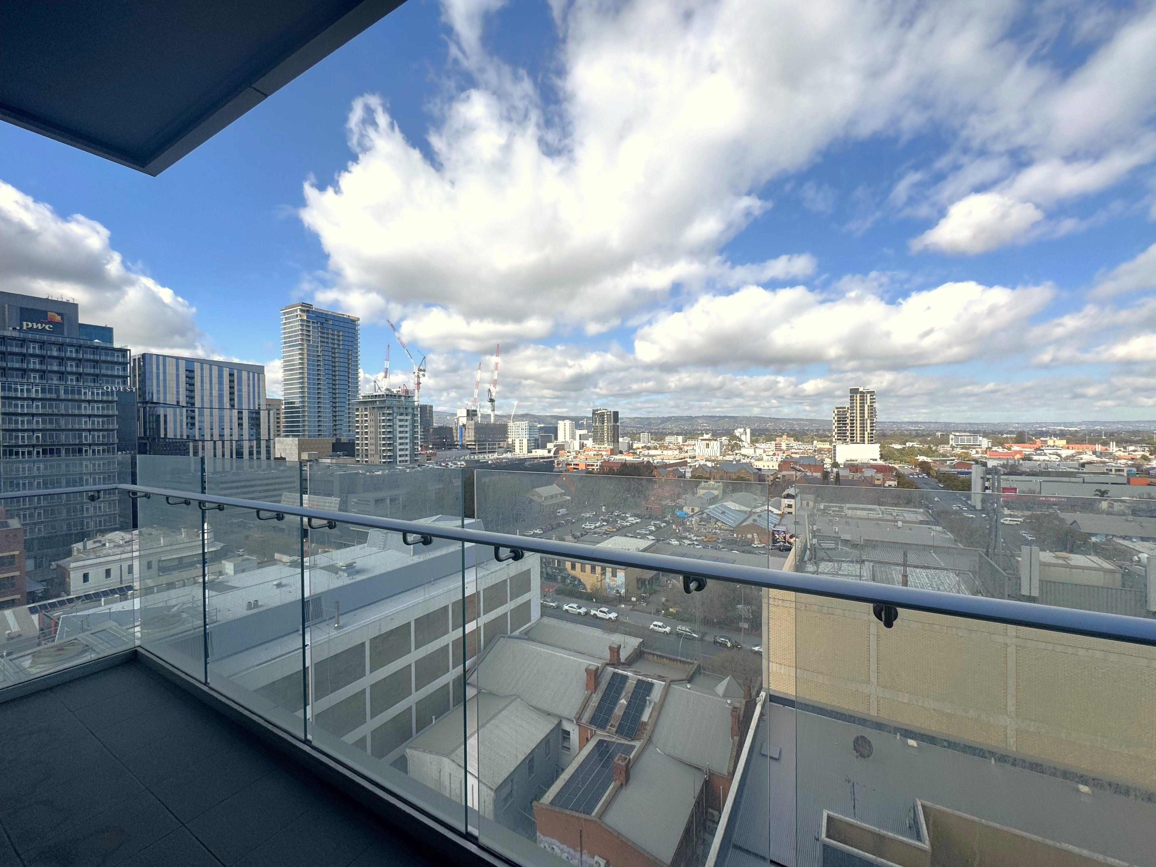 Fully Furnished Modern Apartment!