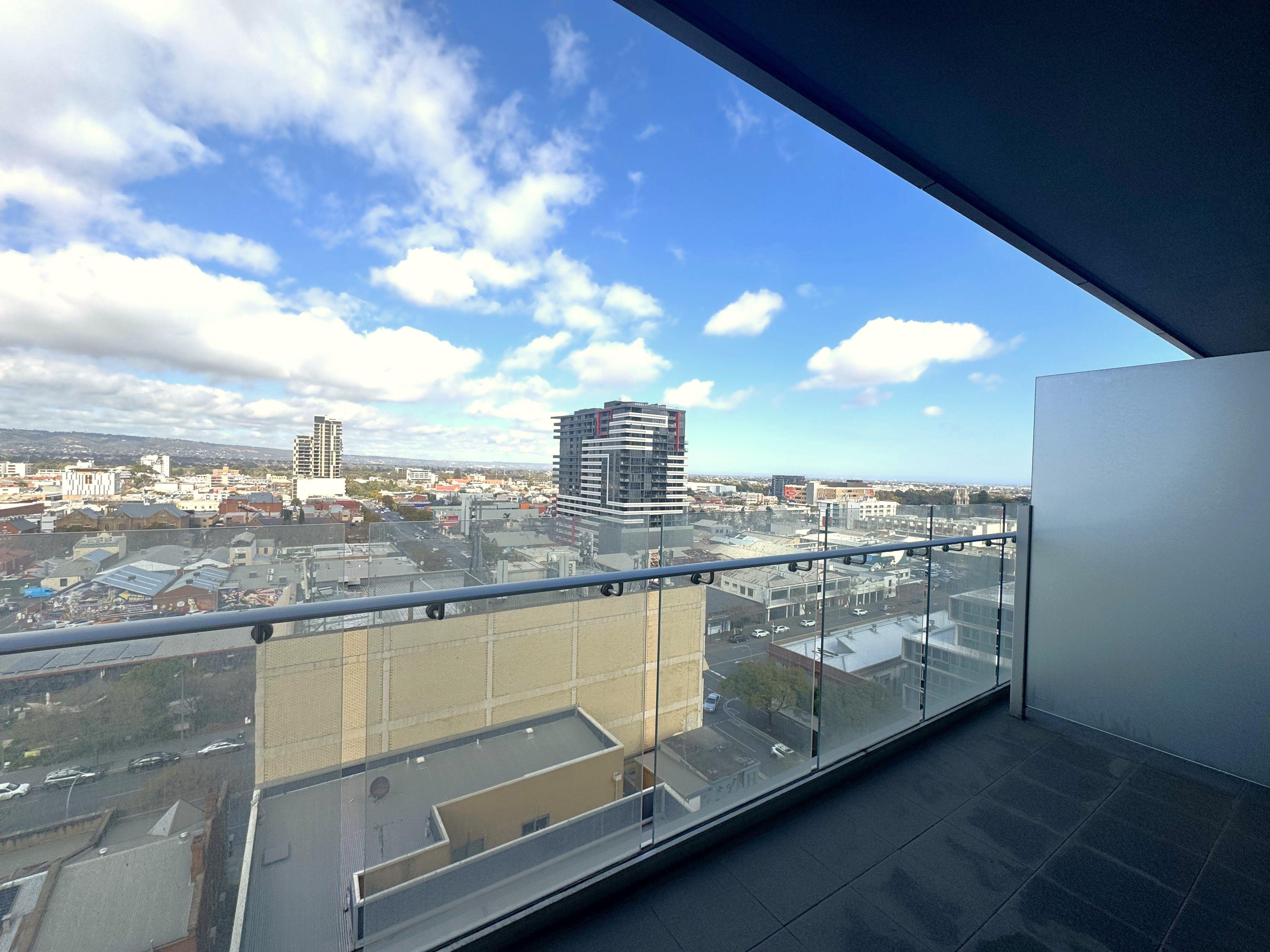 Fully Furnished Modern Apartment!