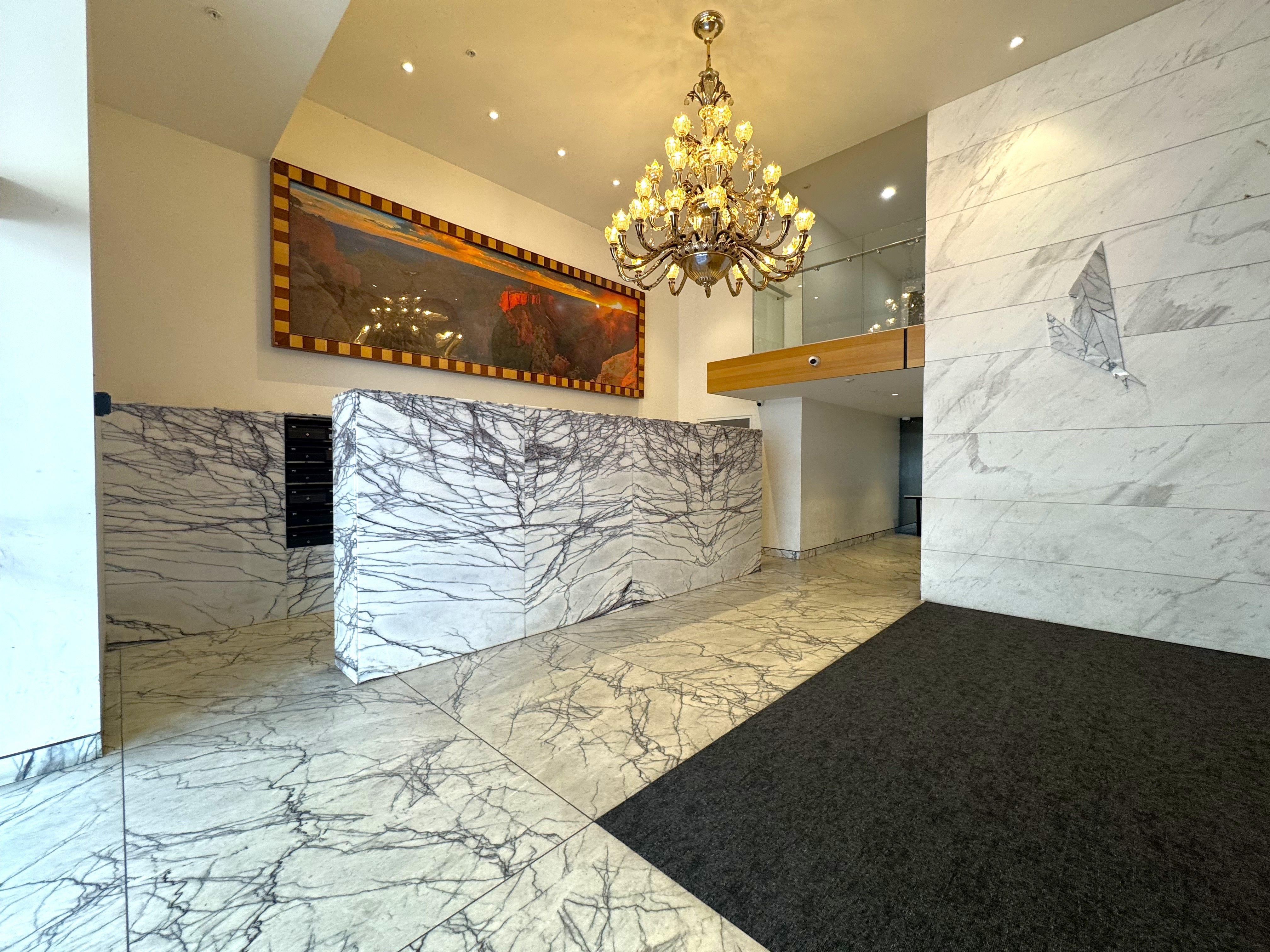 Fully Furnished Modern Apartment!