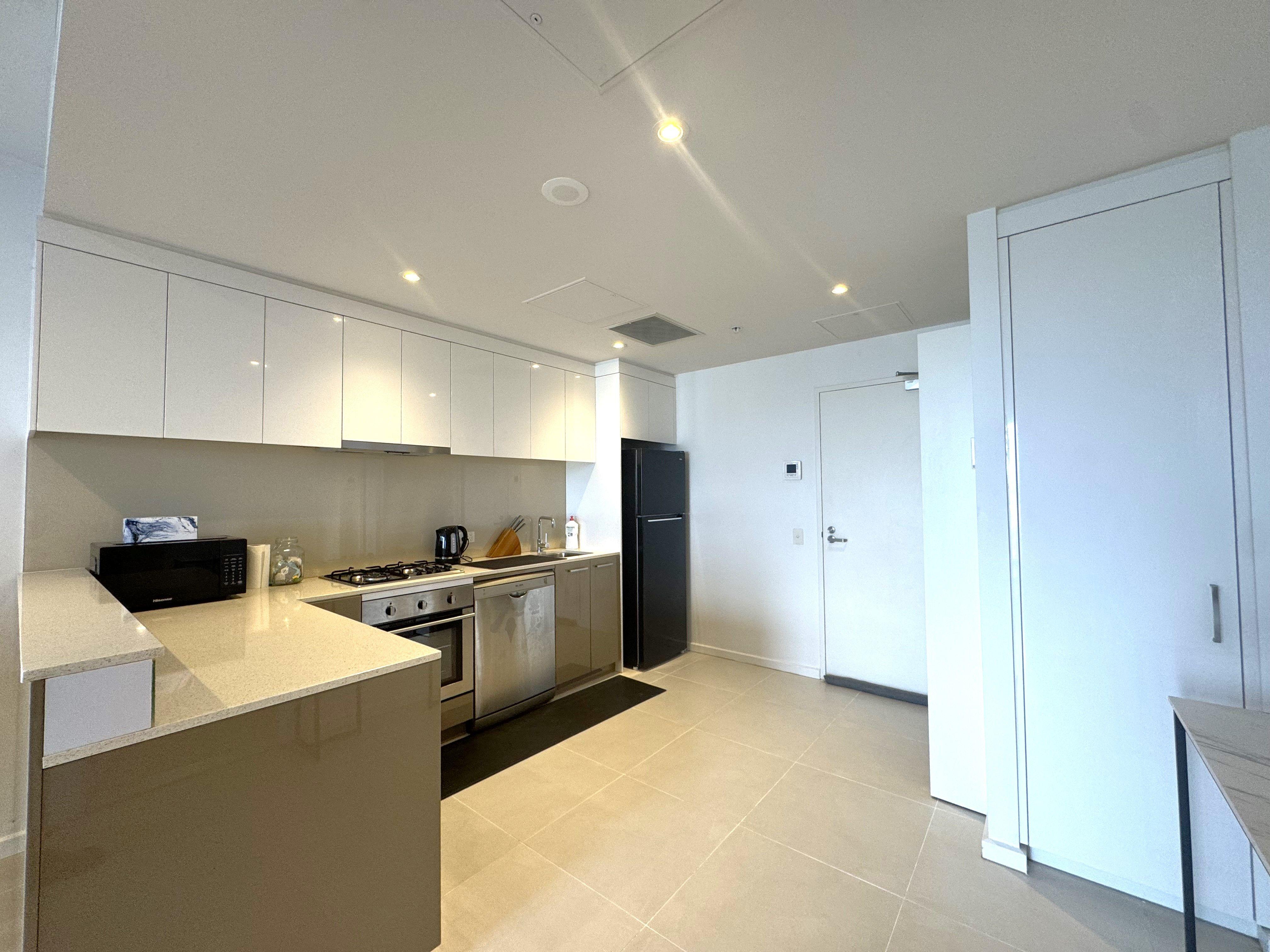 Fully Furnished Modern Apartment!