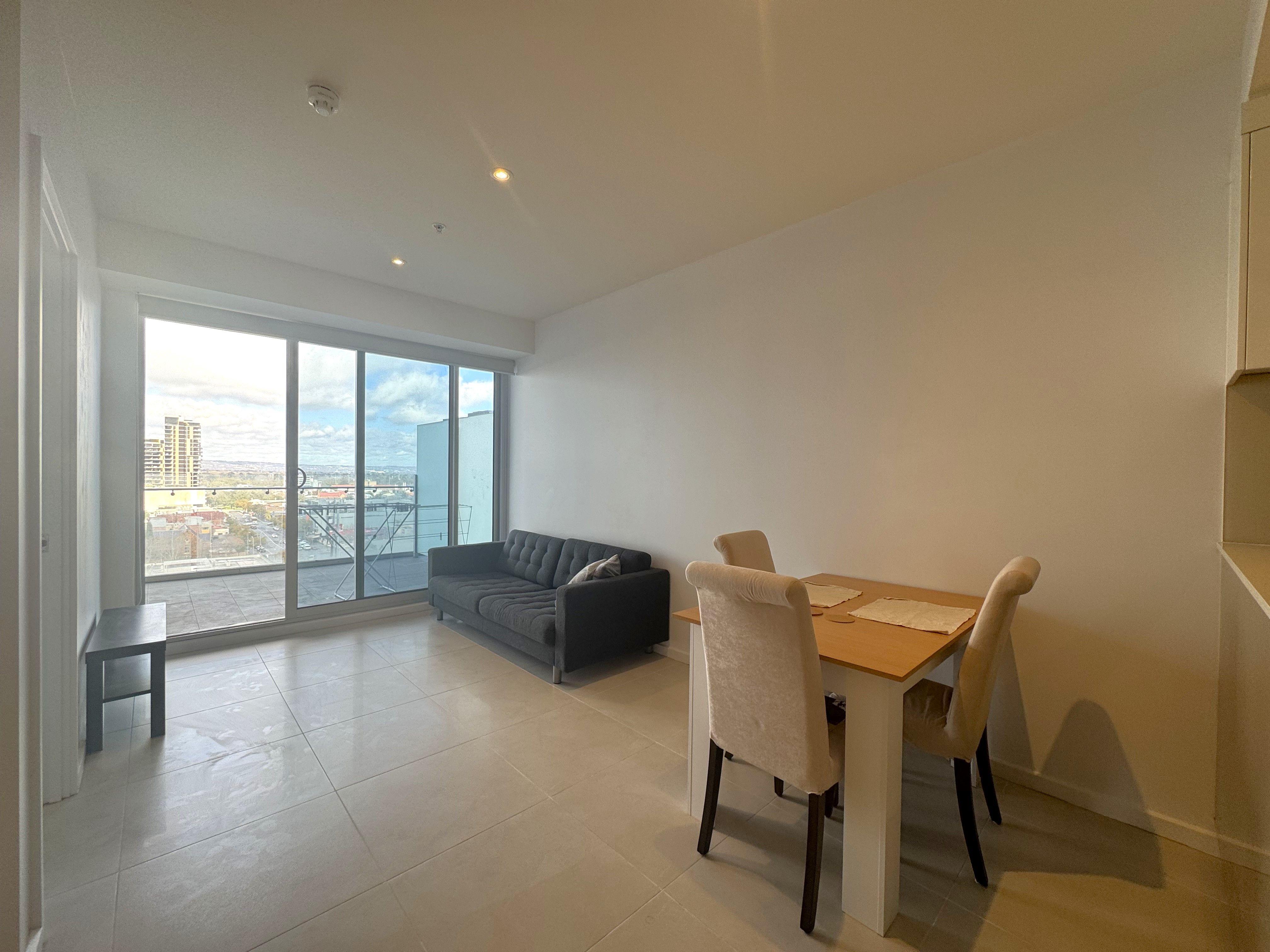 Fully Furnished Modern Apartment!