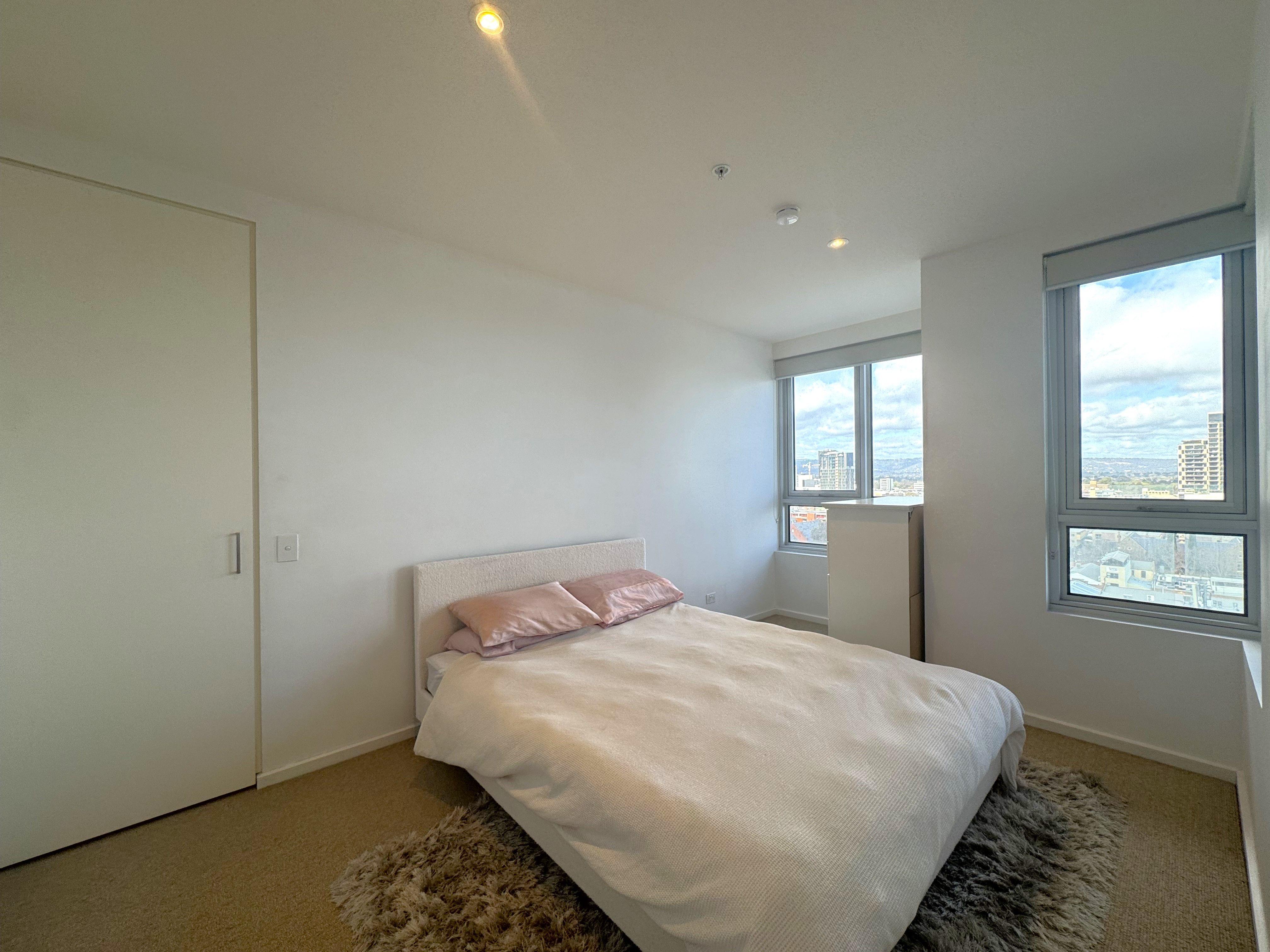 Fully Furnished Modern Apartment!