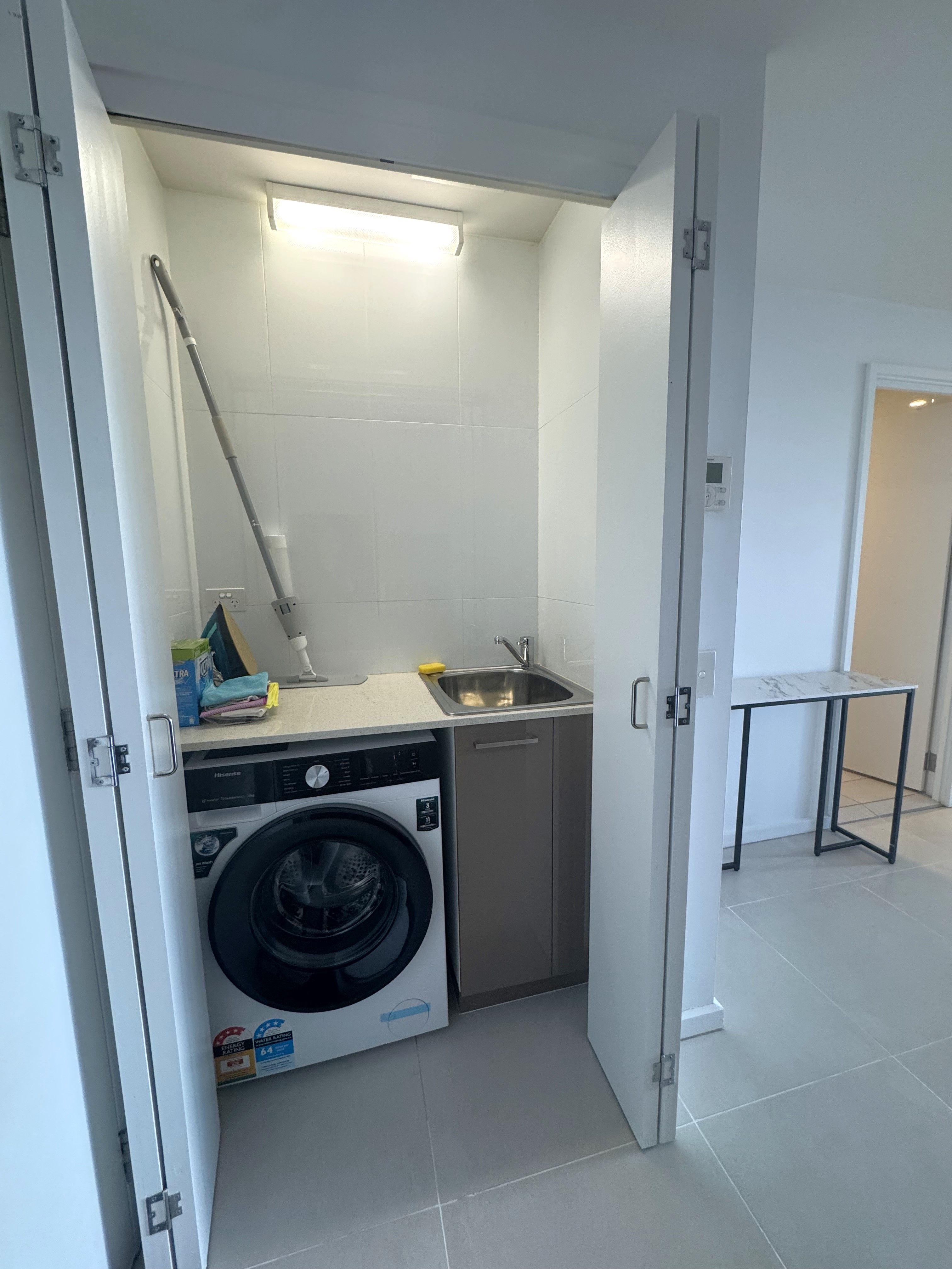 Fully Furnished Modern Apartment!