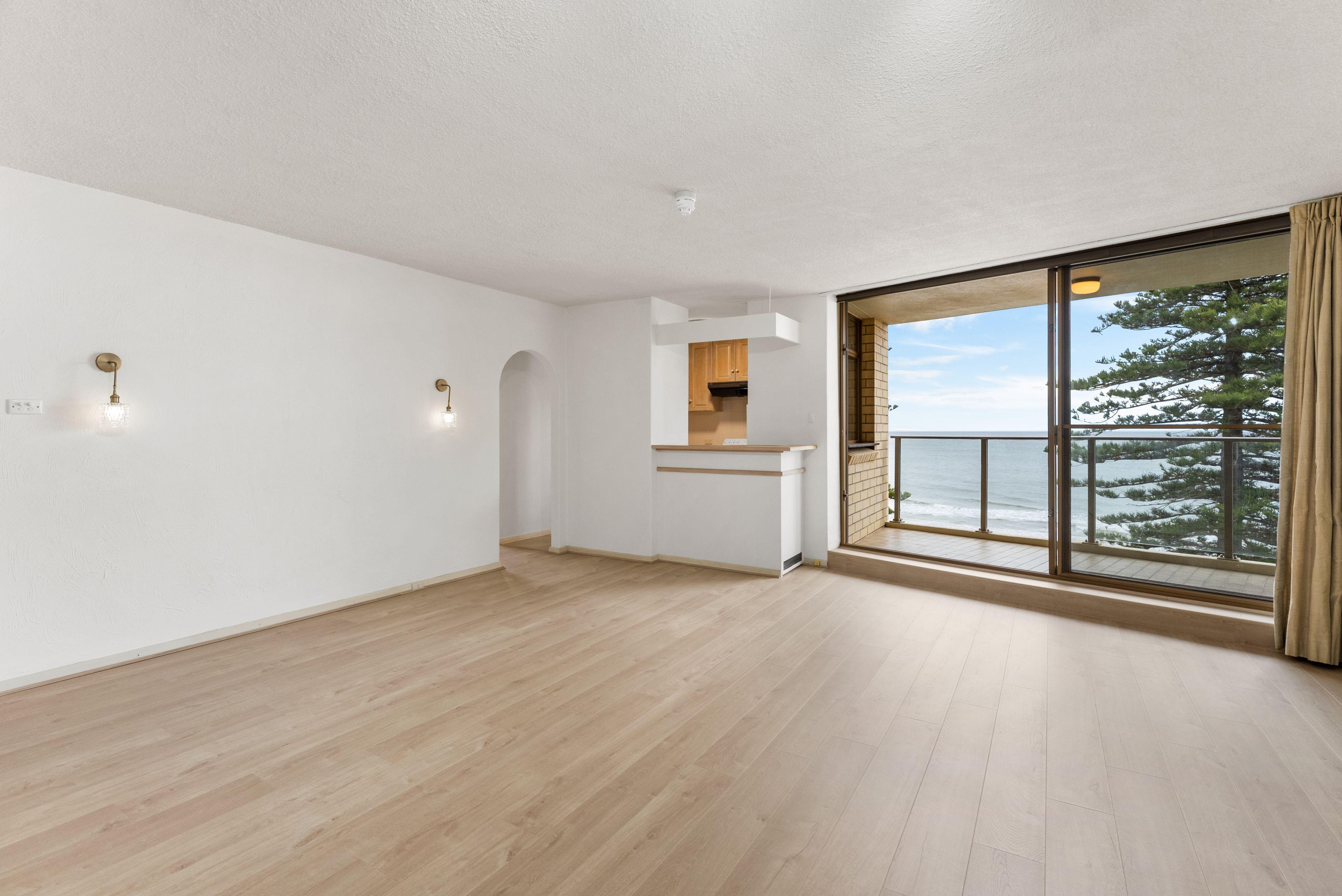 Three Bedroom Apartment with Sea View's