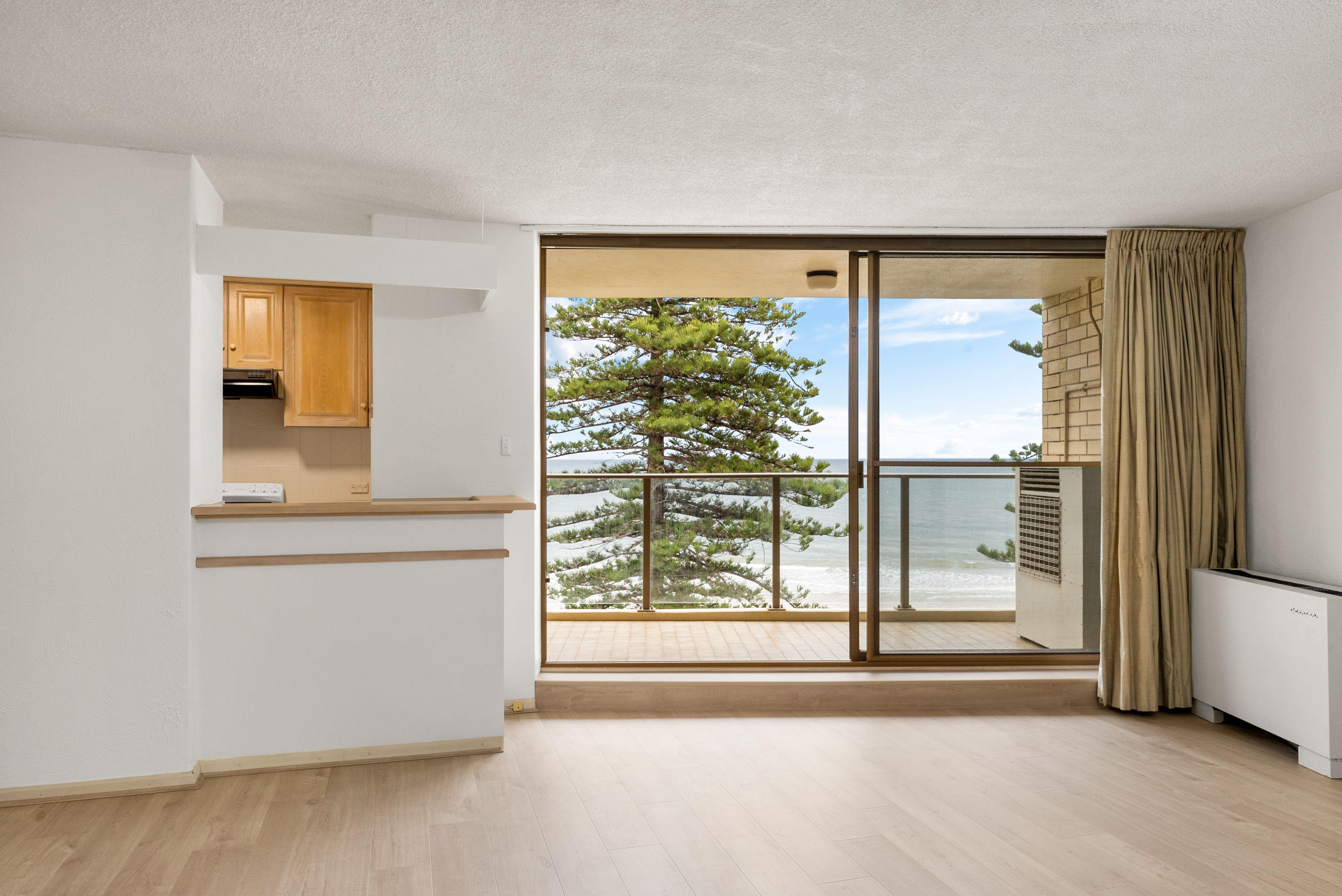 Three Bedroom Apartment with Sea View's