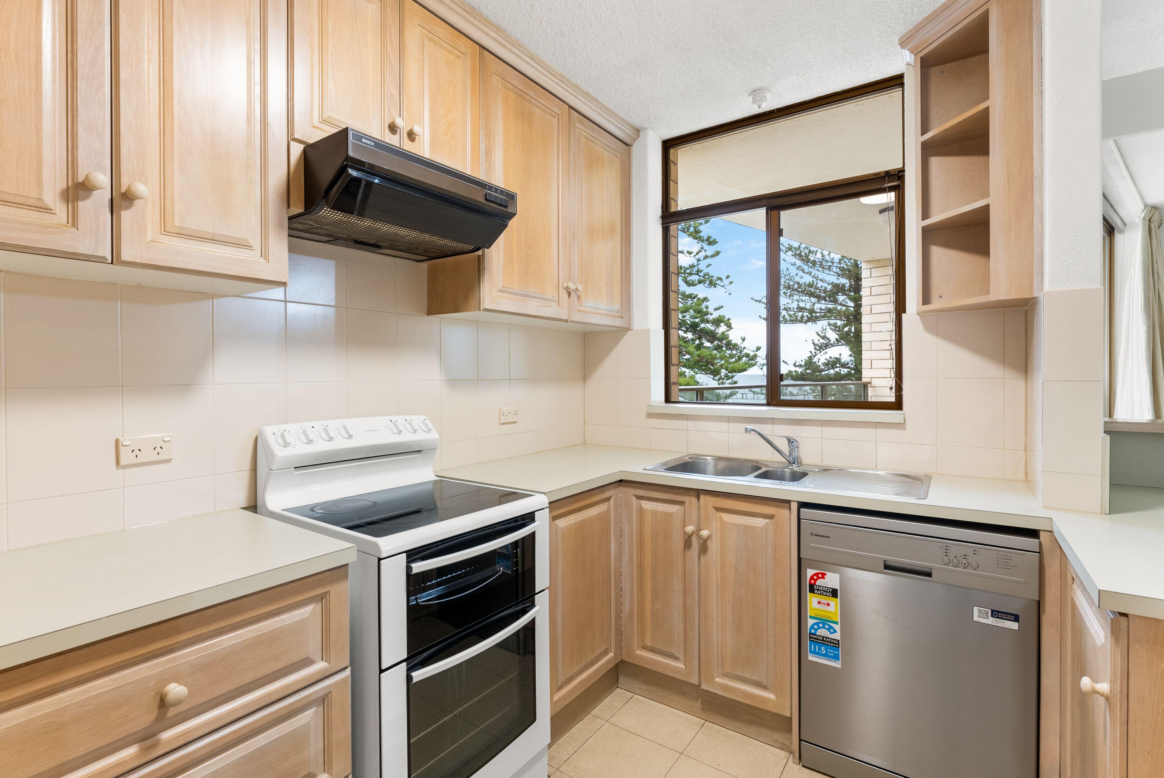 Three Bedroom Apartment with Sea View's