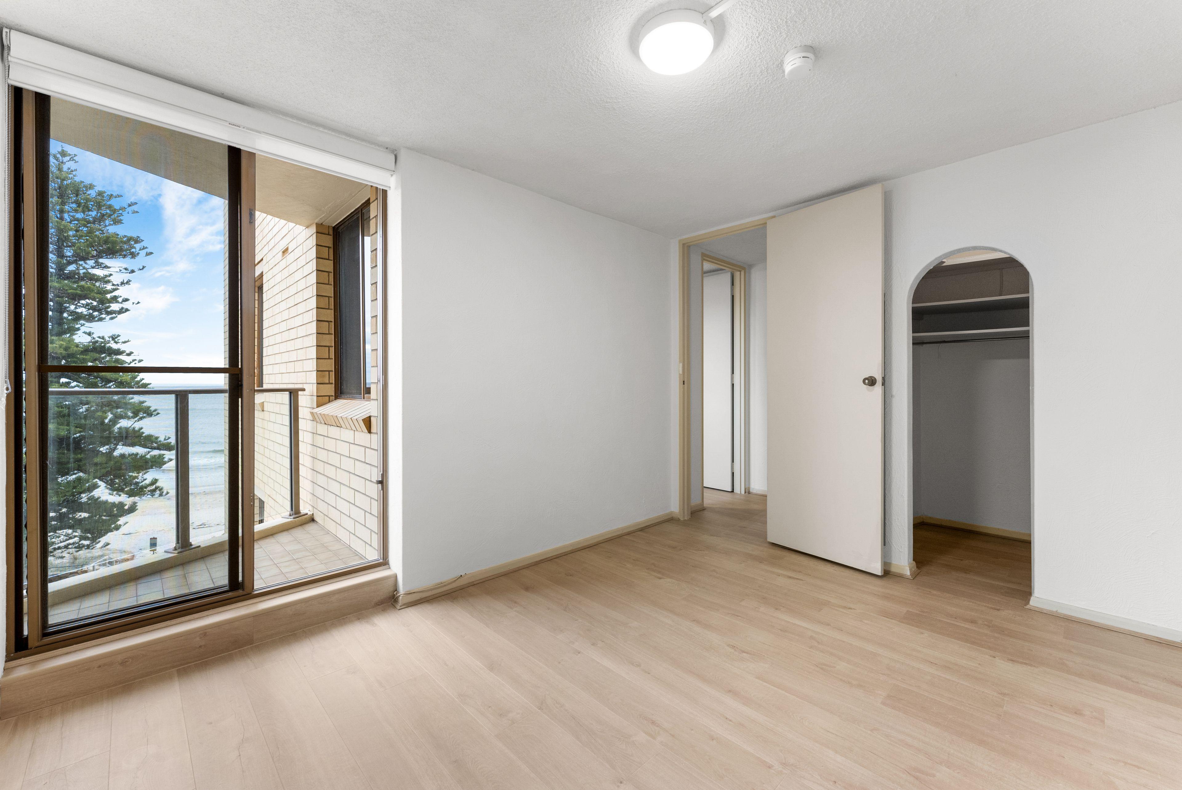 Three Bedroom Apartment with Sea View's