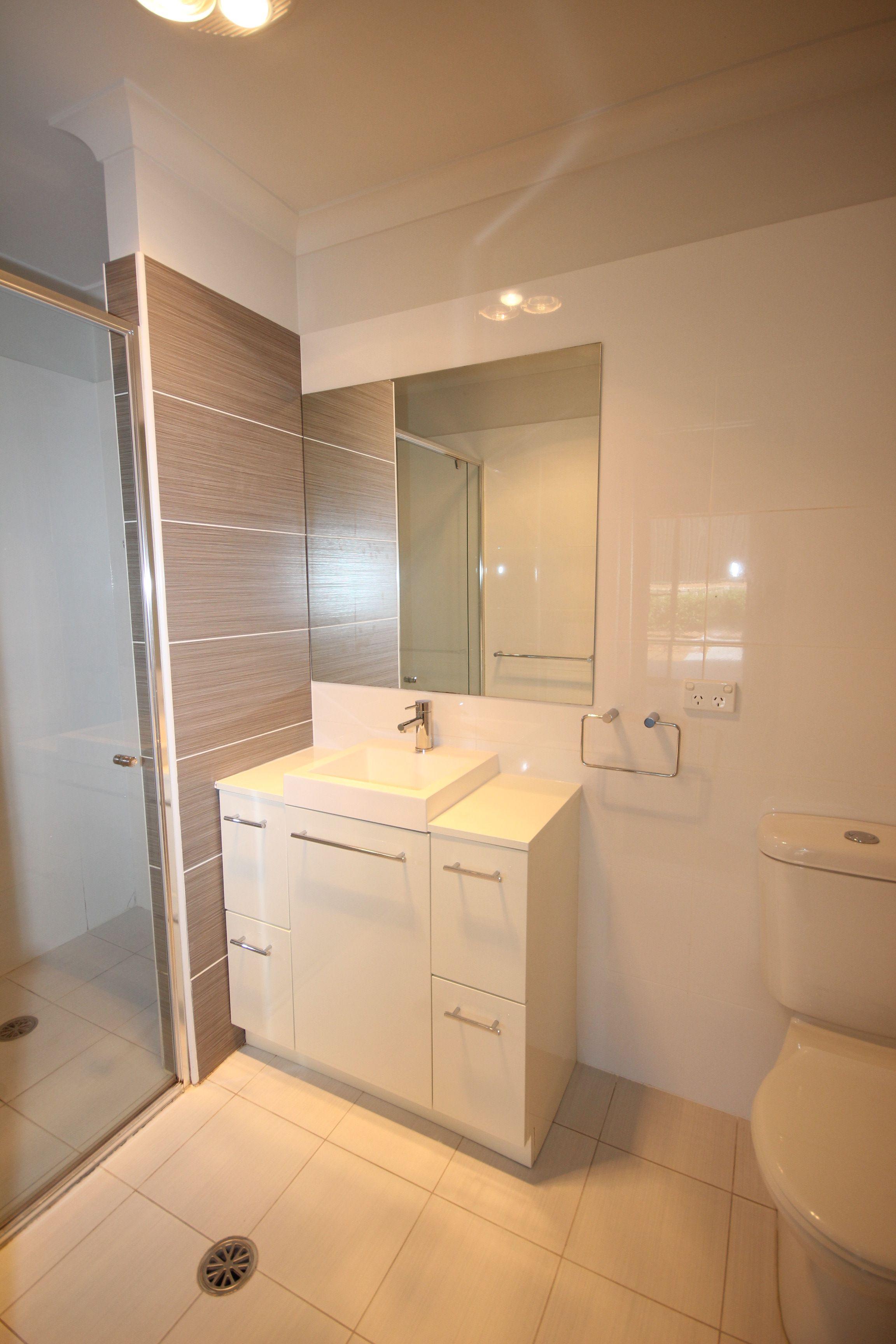 STYLISH APARTMENT, EXCELLENT LOCATION !