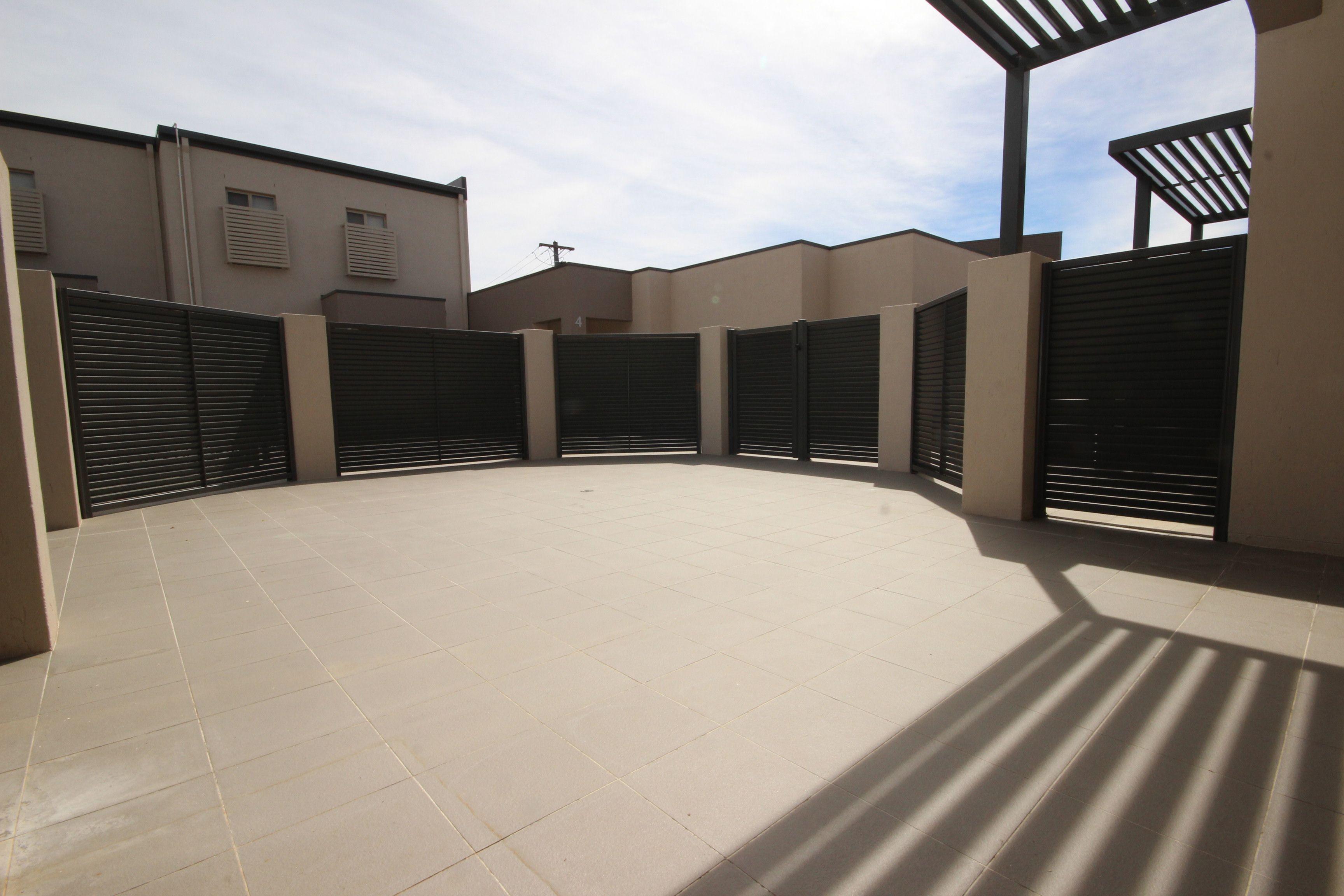 STYLISH APARTMENT, EXCELLENT LOCATION !