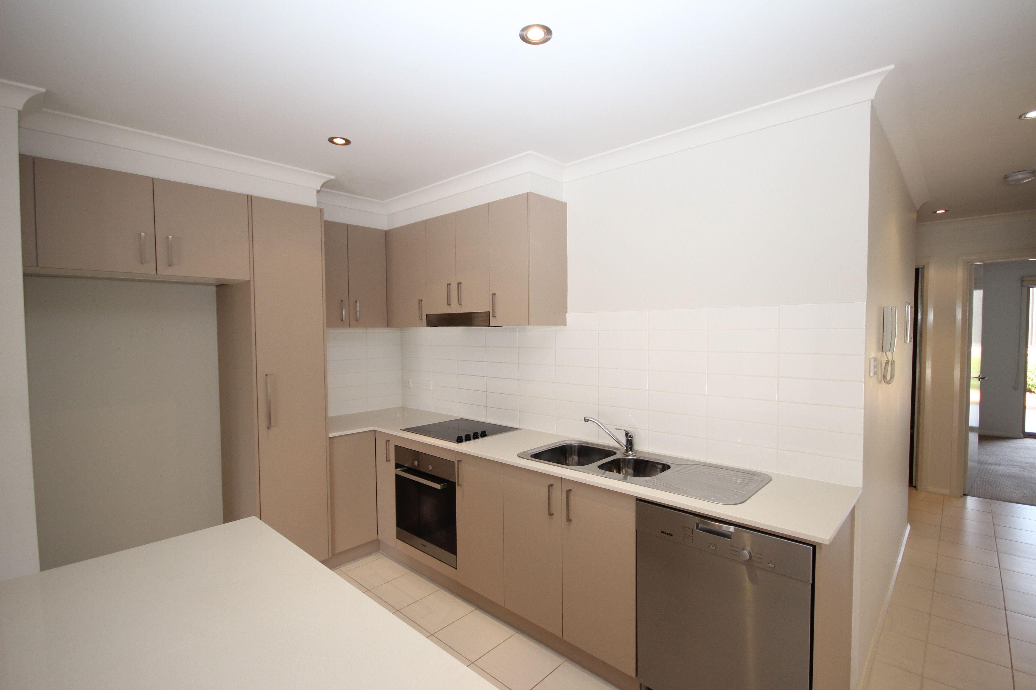 STYLISH APARTMENT, EXCELLENT LOCATION !