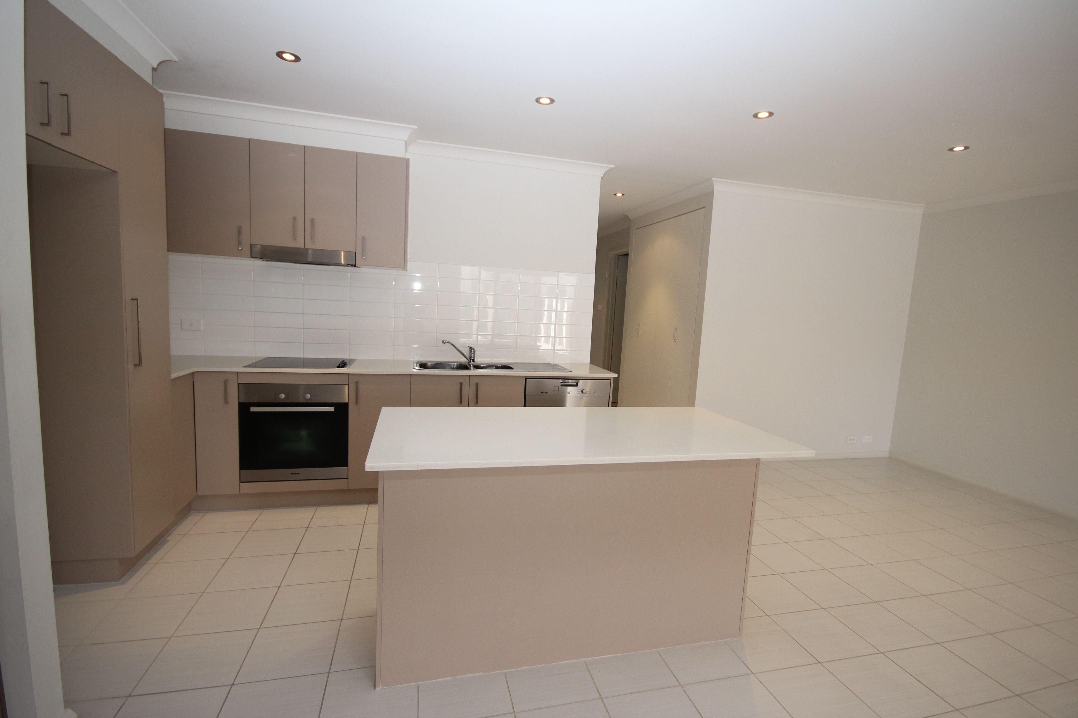 STYLISH APARTMENT, EXCELLENT LOCATION !