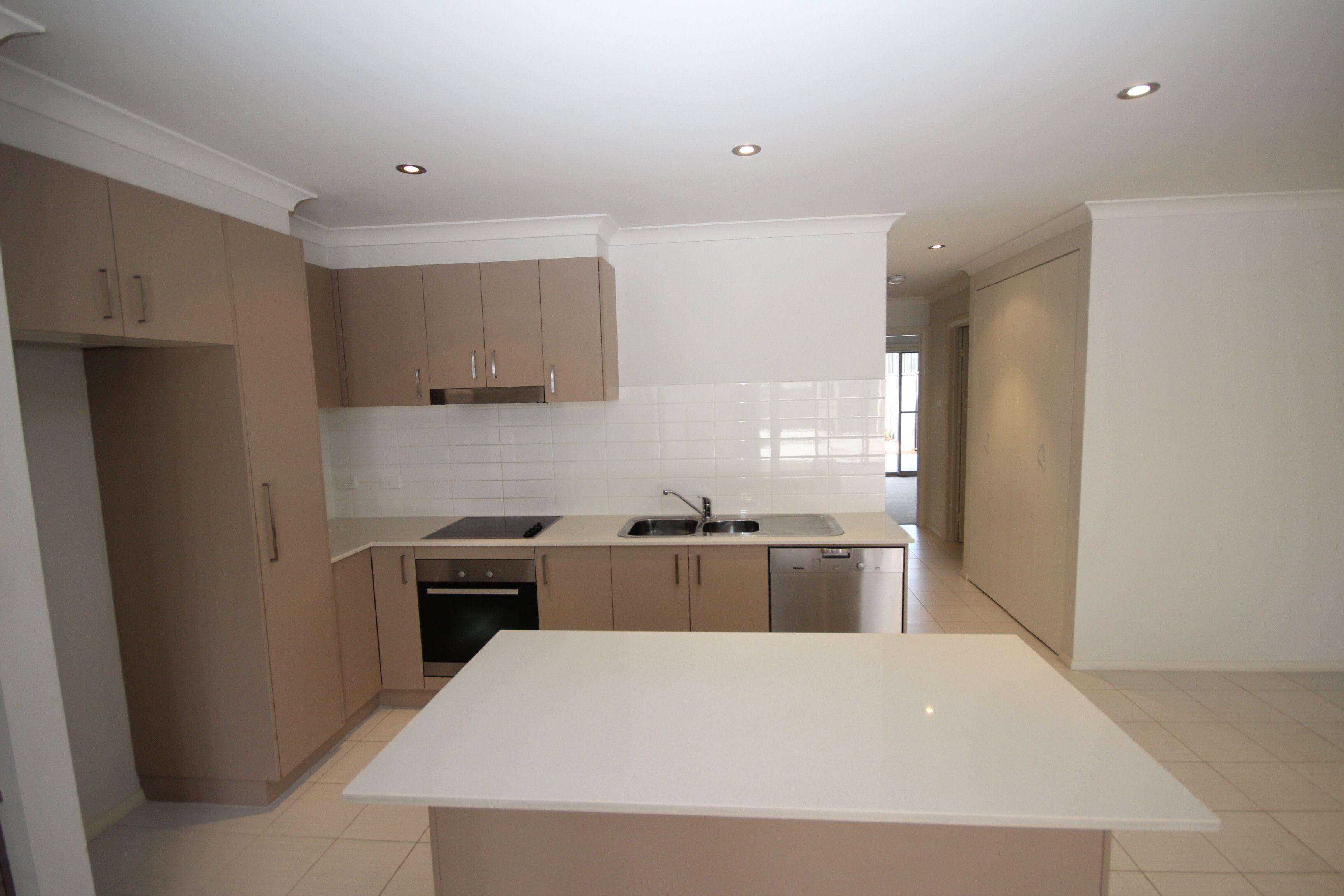 STYLISH APARTMENT, EXCELLENT LOCATION !