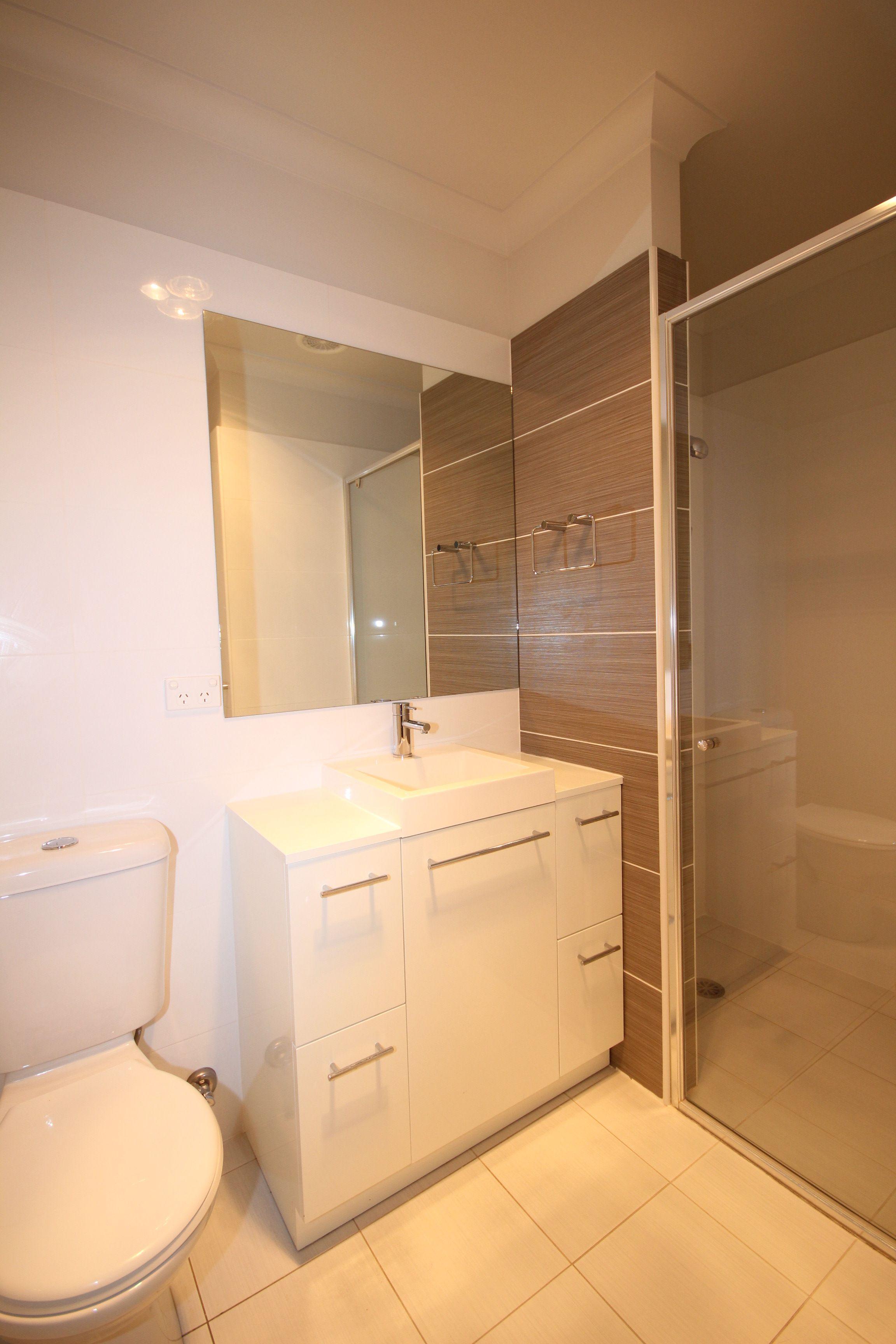 STYLISH APARTMENT, EXCELLENT LOCATION !