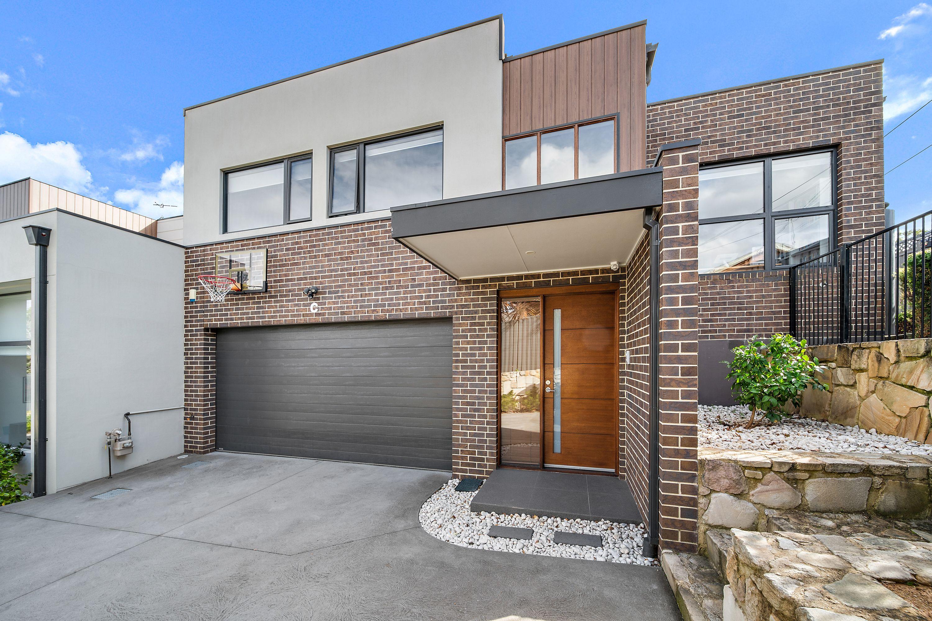 Prop-GPT: Townhouse: ACT Mawson, ACT 2607 Home For Rent