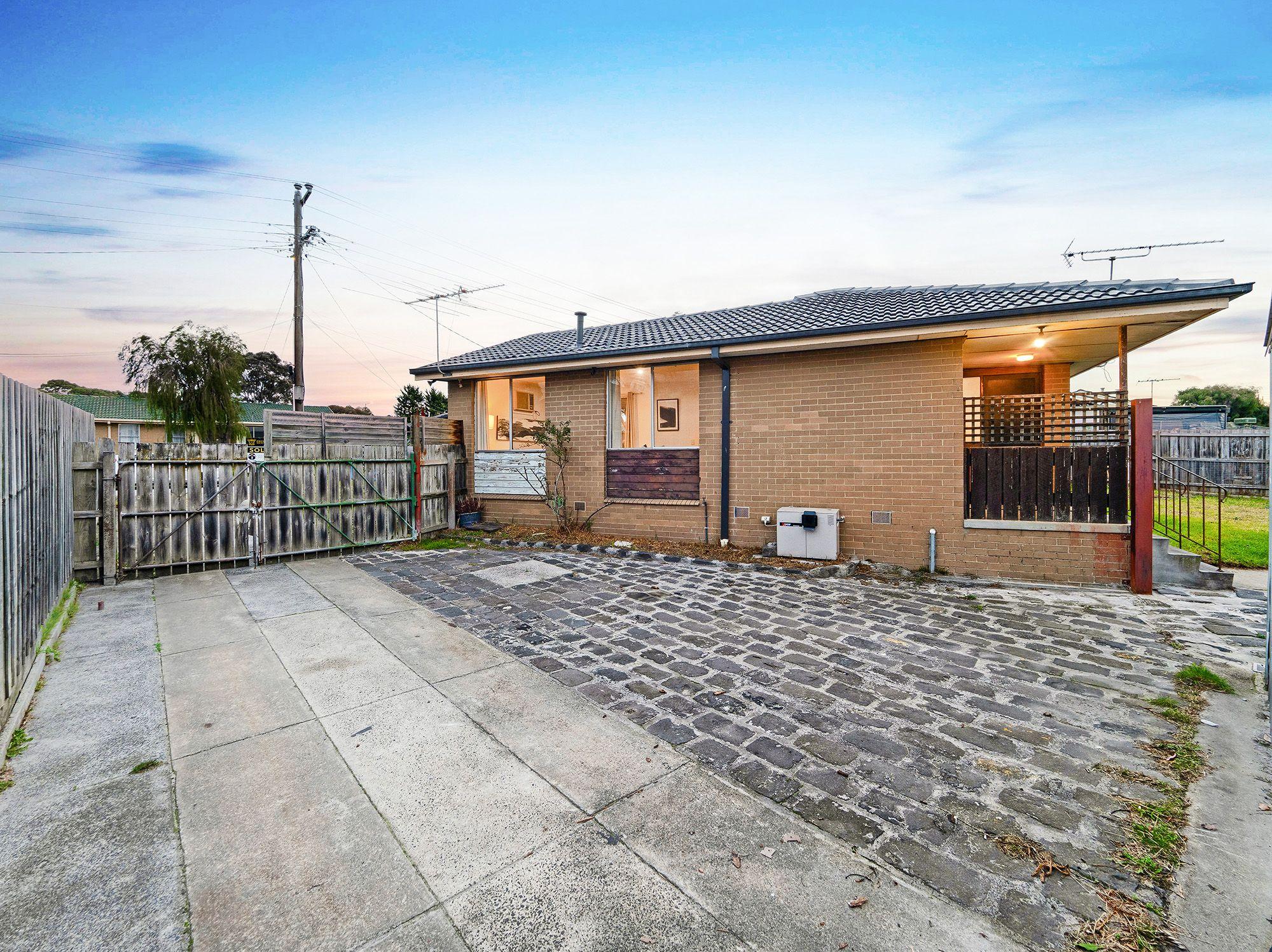 Family Living in a Prime Cranbourne Location!