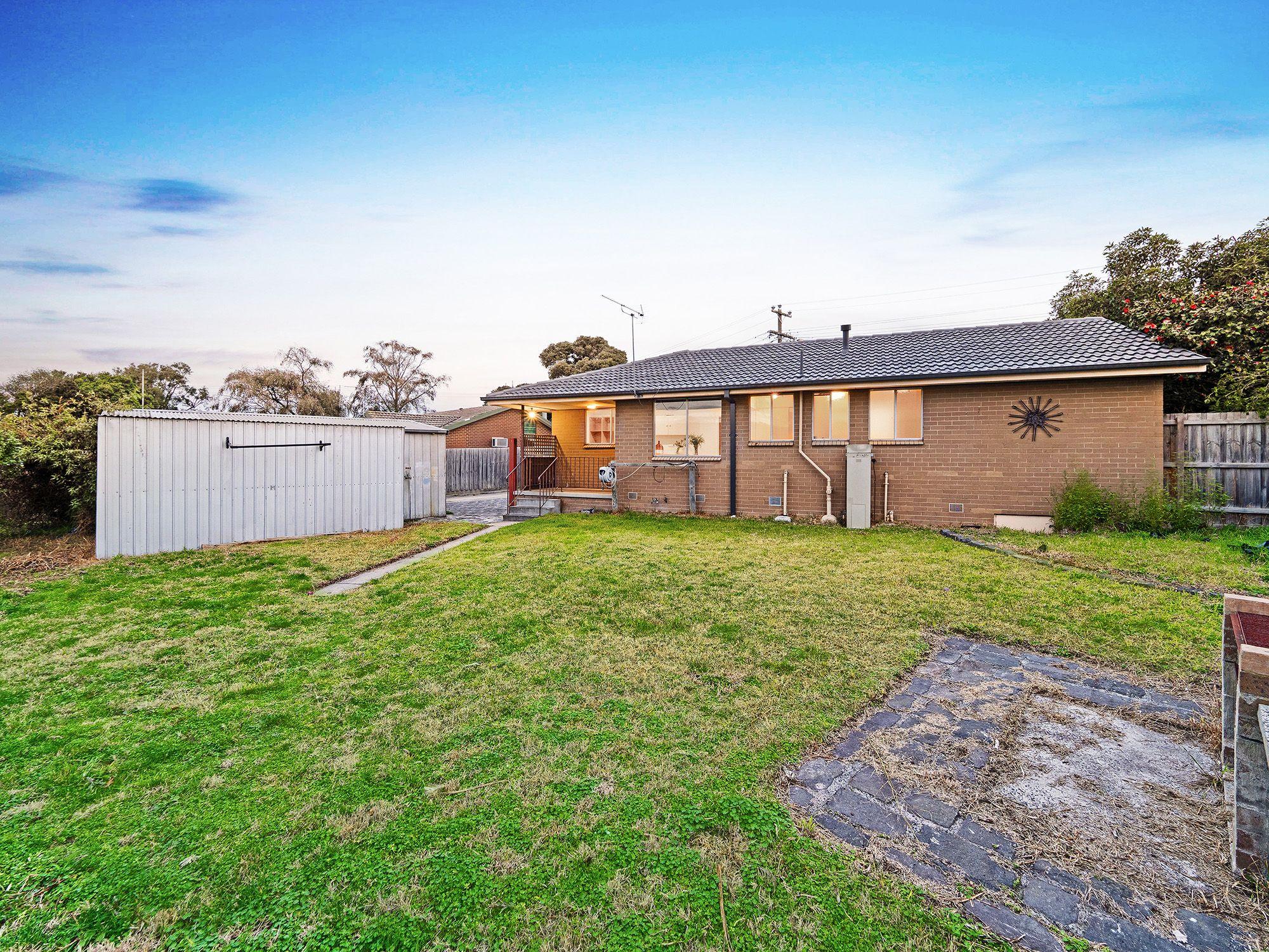Family Living in a Prime Cranbourne Location!
