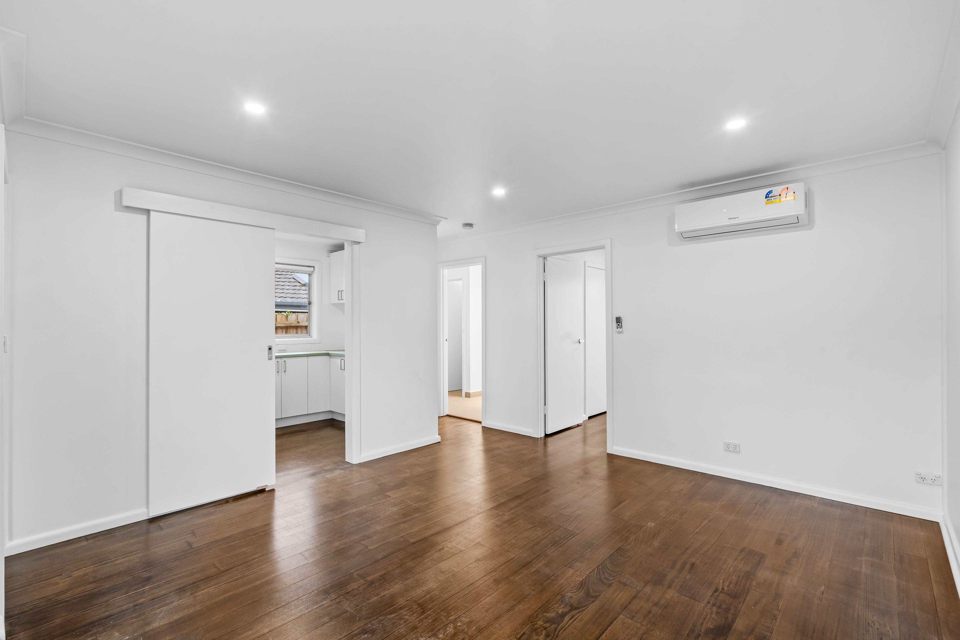 Low-Maintenance Living in a Prime Mentone Location!