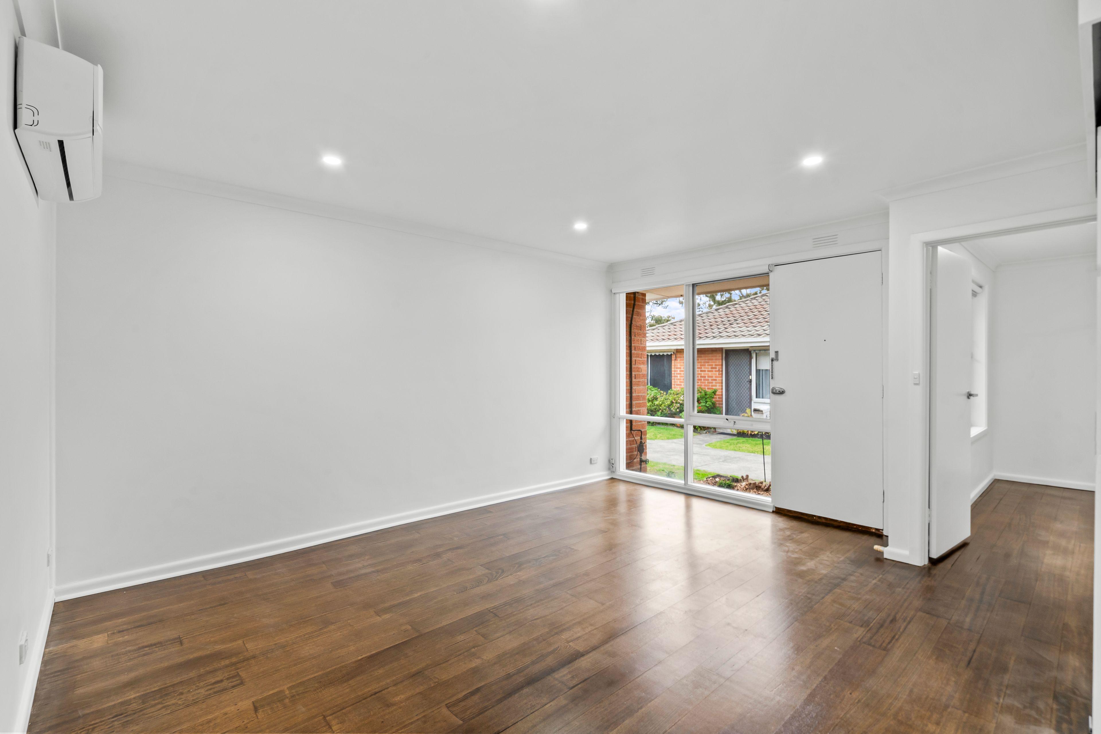 Low-Maintenance Living in a Prime Mentone Location!