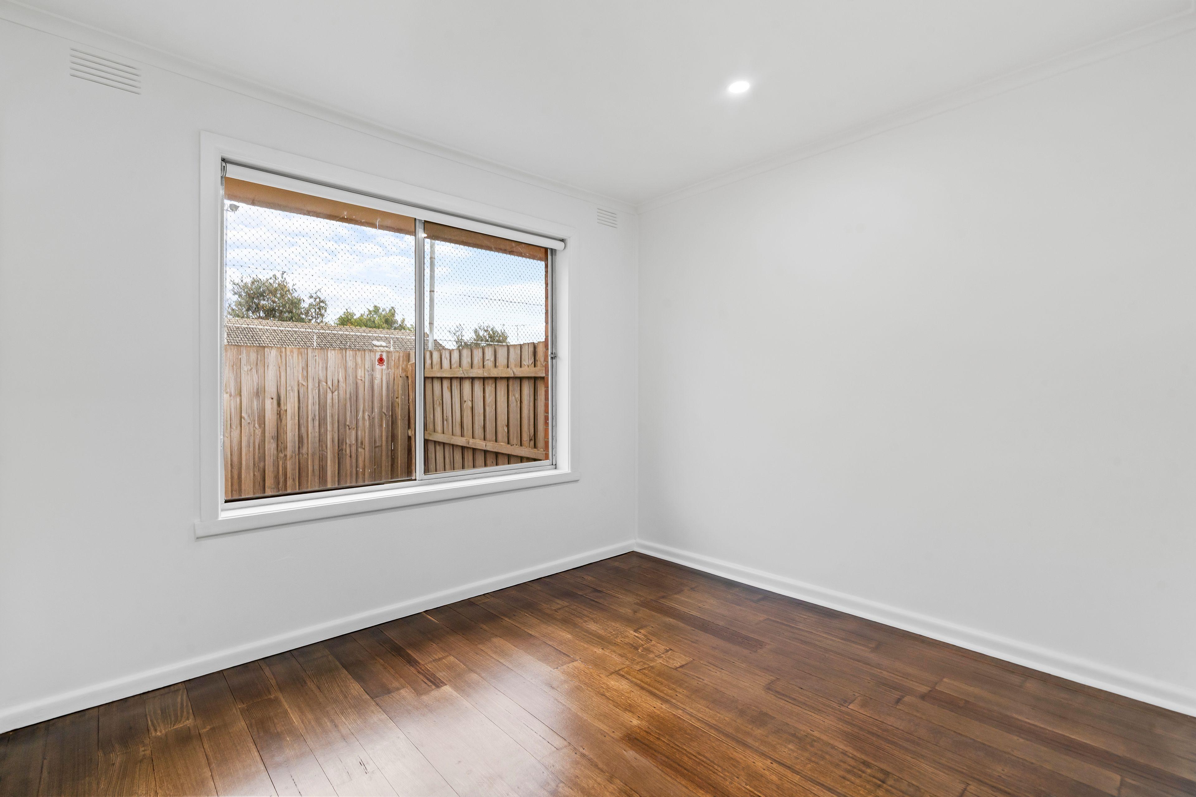 Low-Maintenance Living in a Prime Mentone Location!