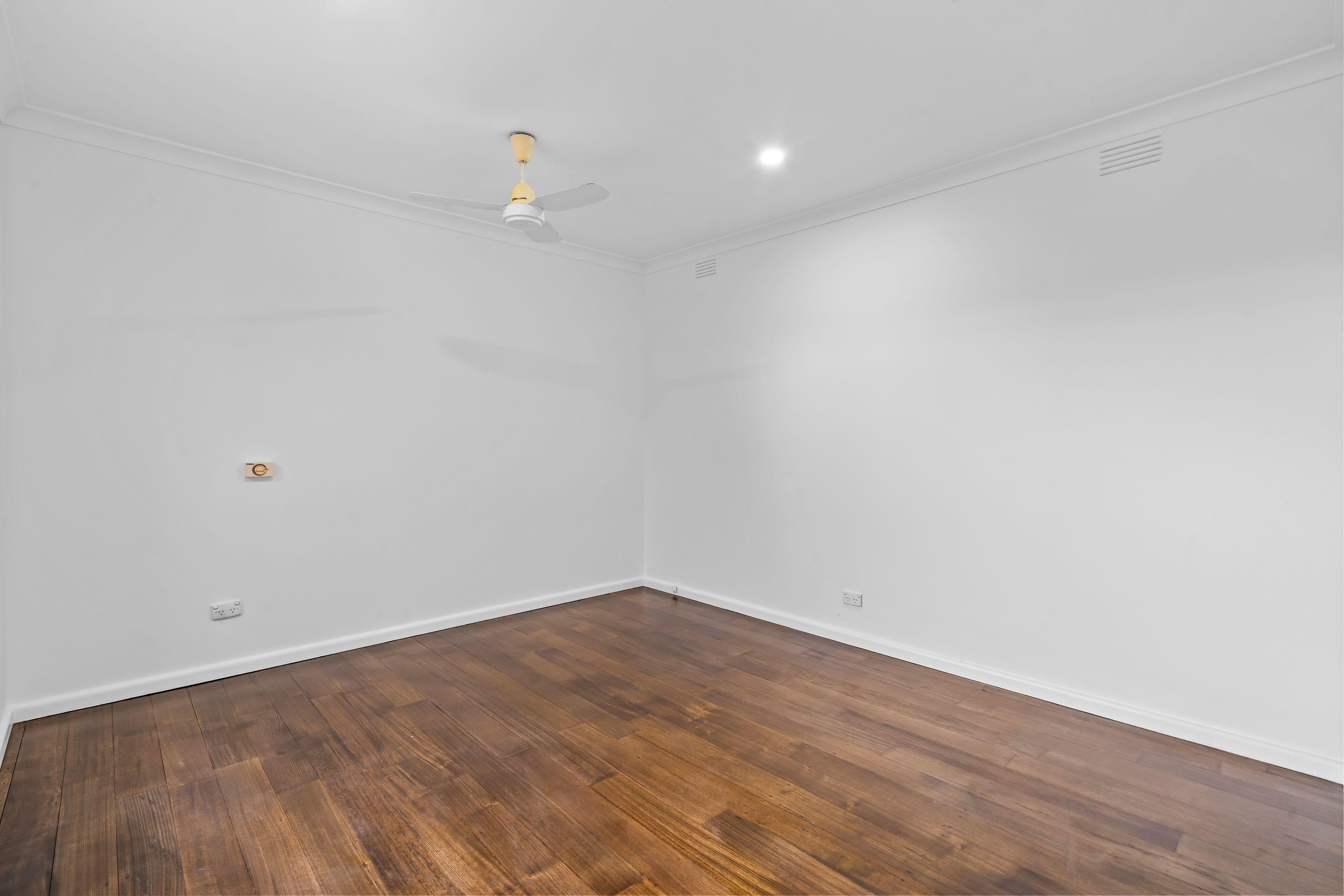 Low-Maintenance Living in a Prime Mentone Location!