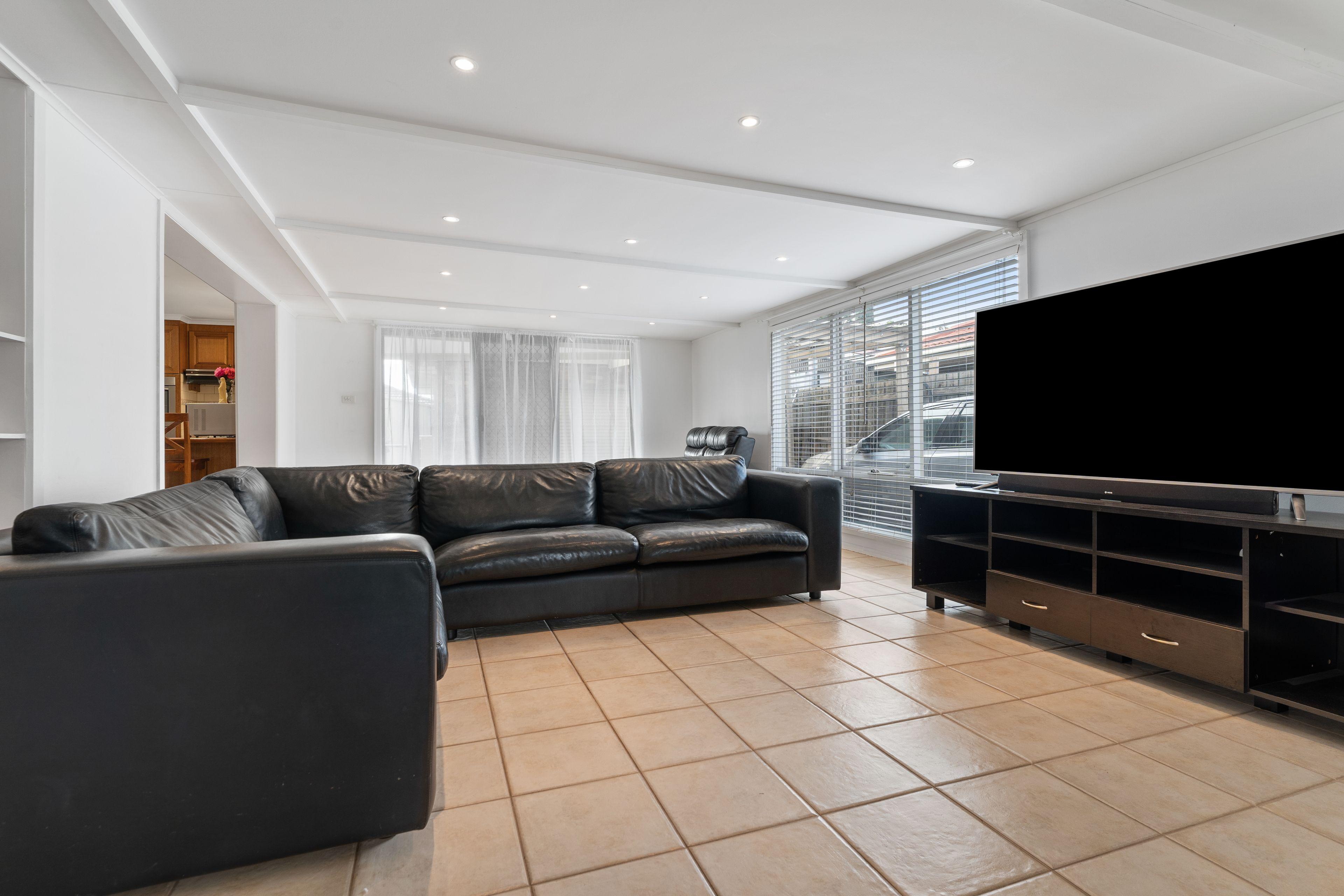 Immaculately Maintained Family Home!