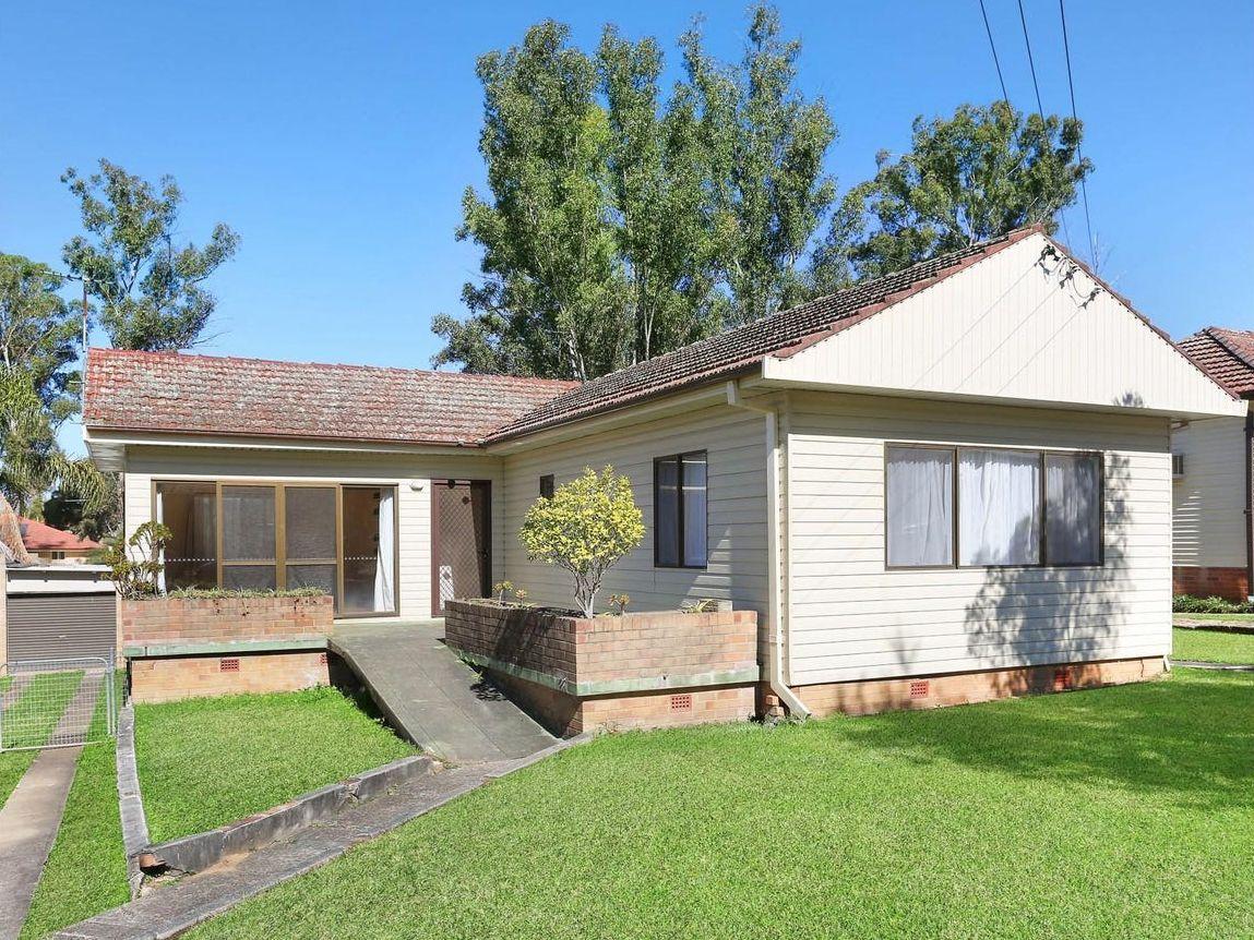 Prop-GPT: House: NSW Cambridge Park, NSW 2747 Home For Rent