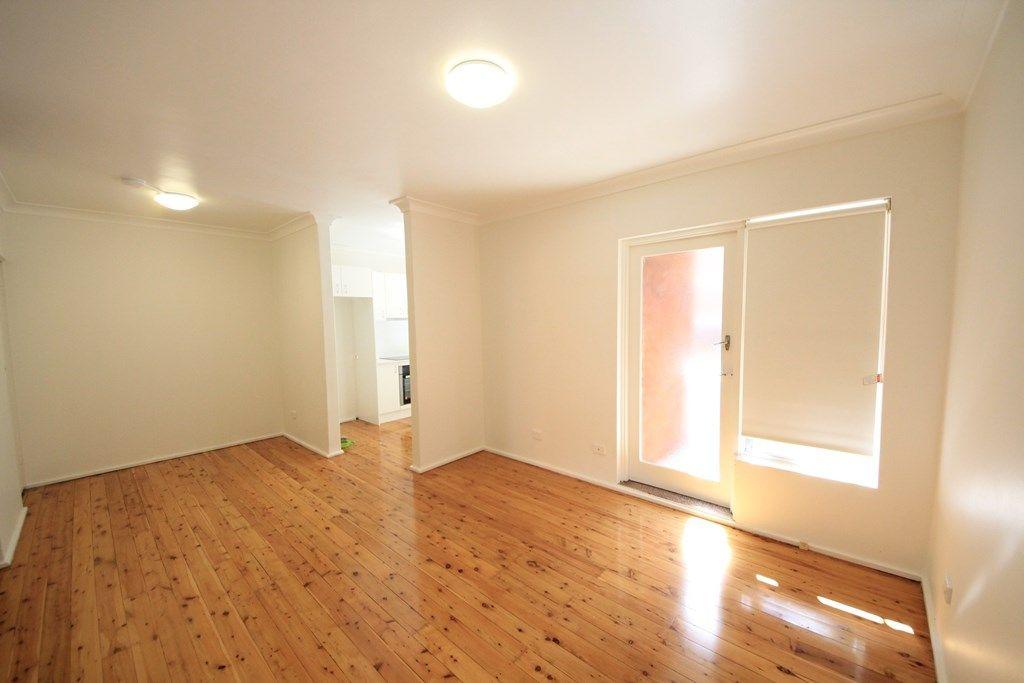 Perfectly located 2 bed room unit