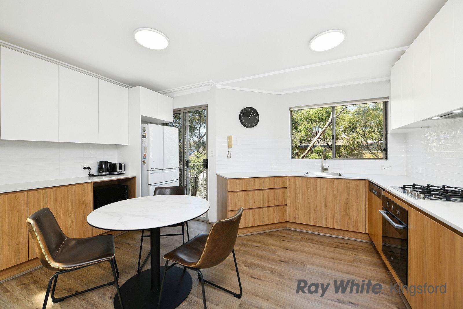 Fully Furnished Modern 5 Bedroom Townhouse In Prime Location