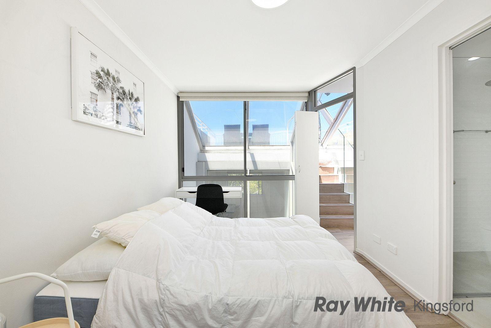 Fully Furnished Modern 5 Bedroom Townhouse In Prime Location