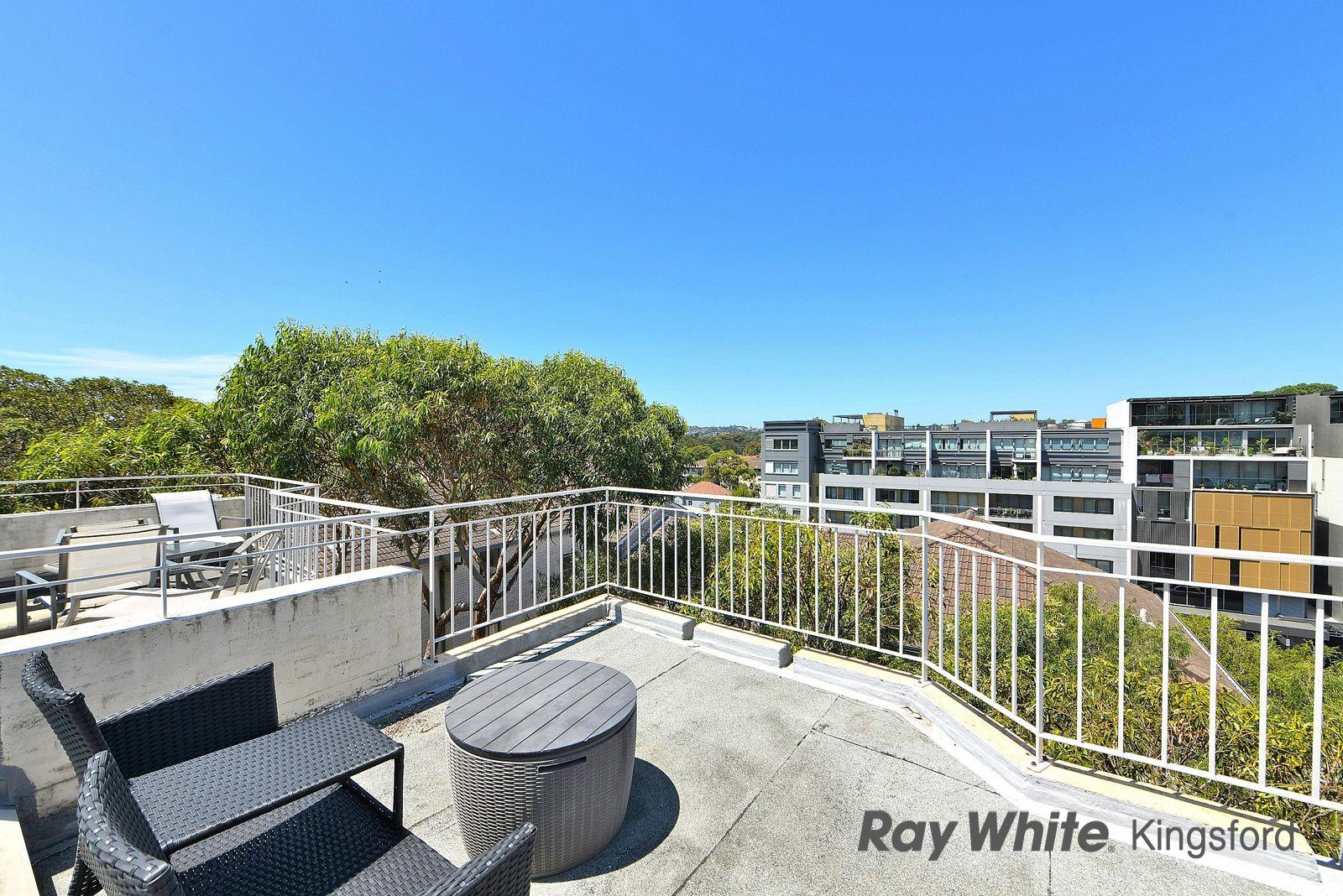 Fully Furnished Modern 5 Bedroom Townhouse In Prime Location