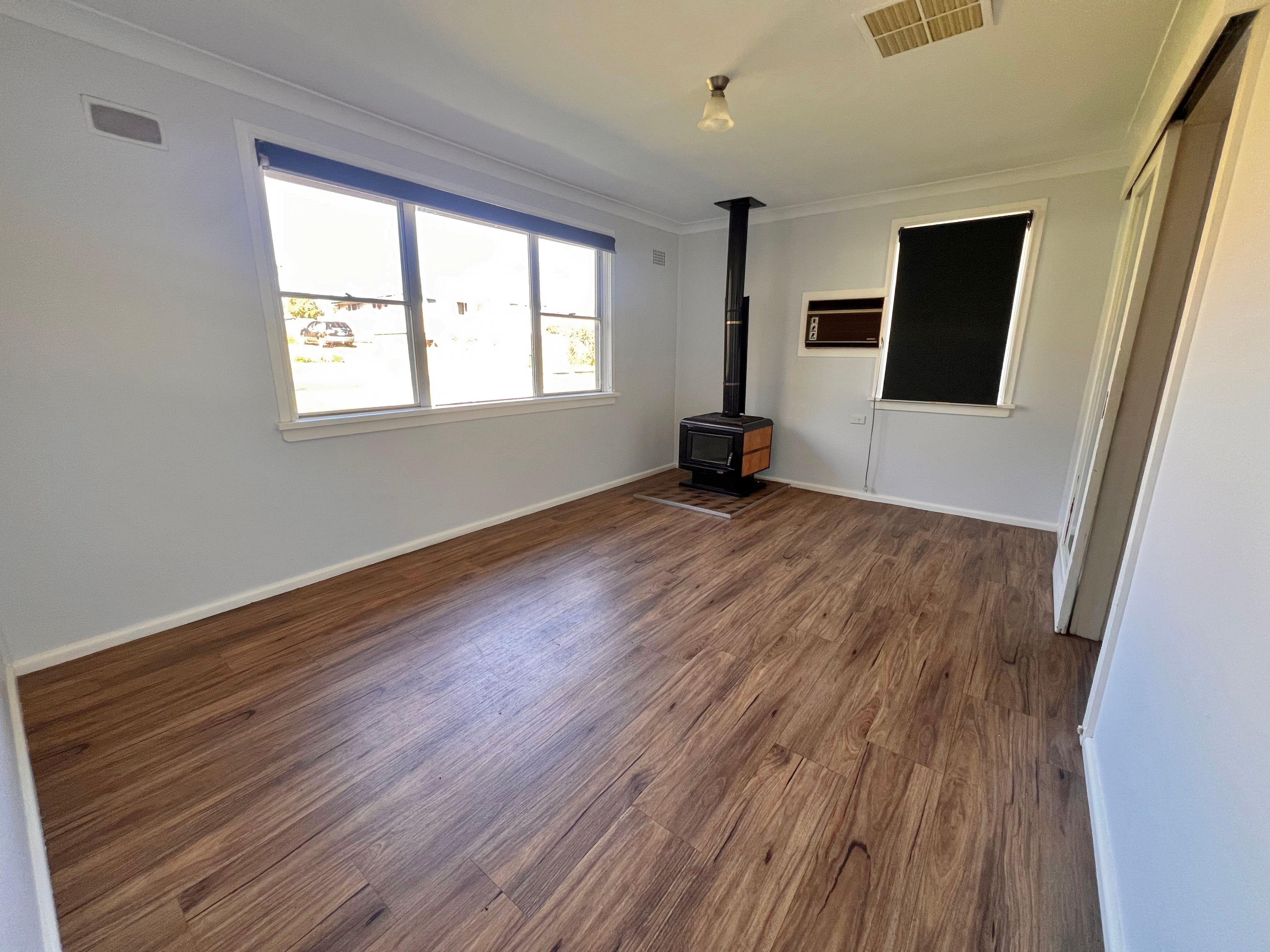 House for Rent: Young, NSW 2594, NSW, 2594