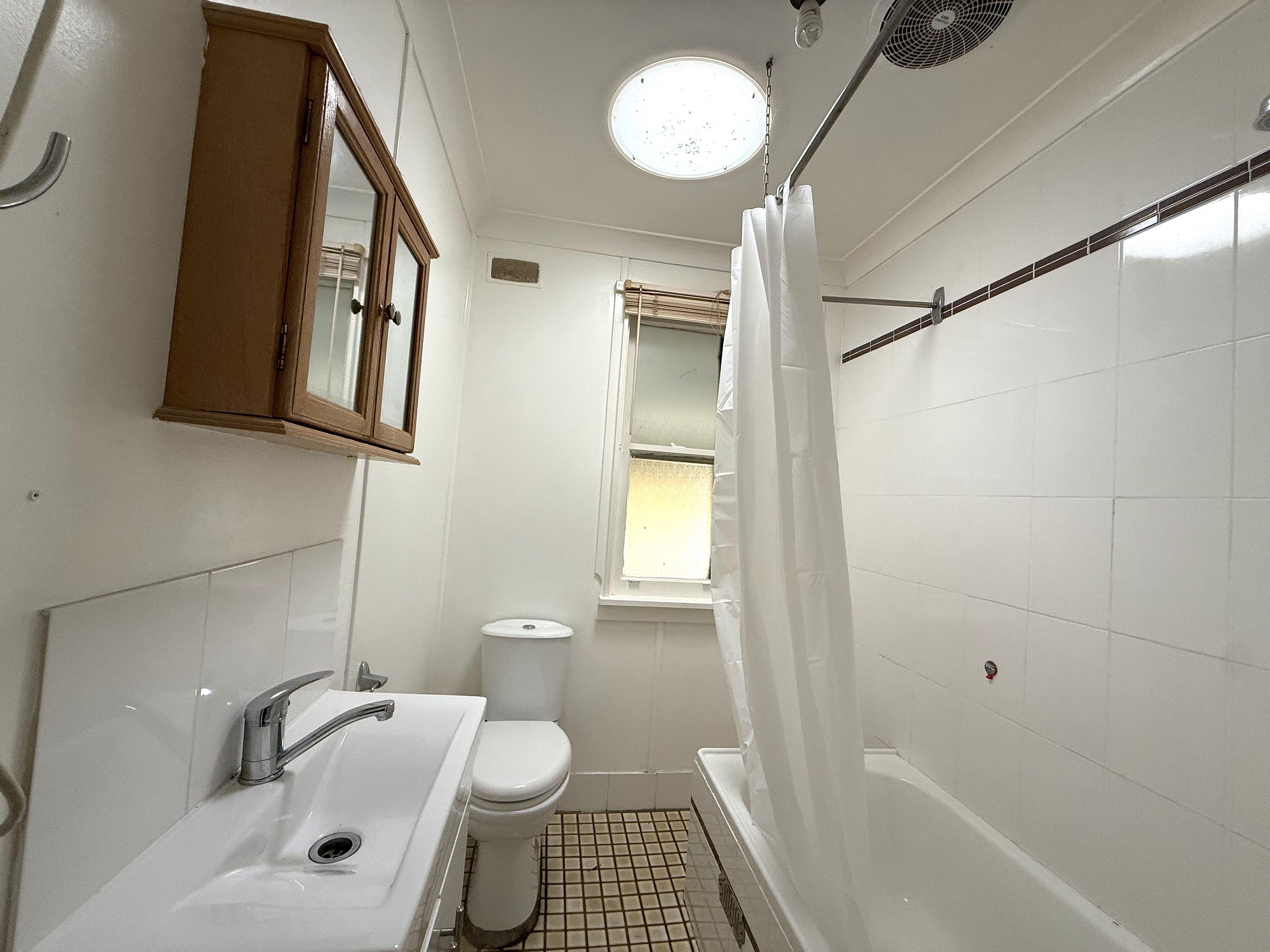 House for Rent: Young, NSW 2594, NSW, 2594