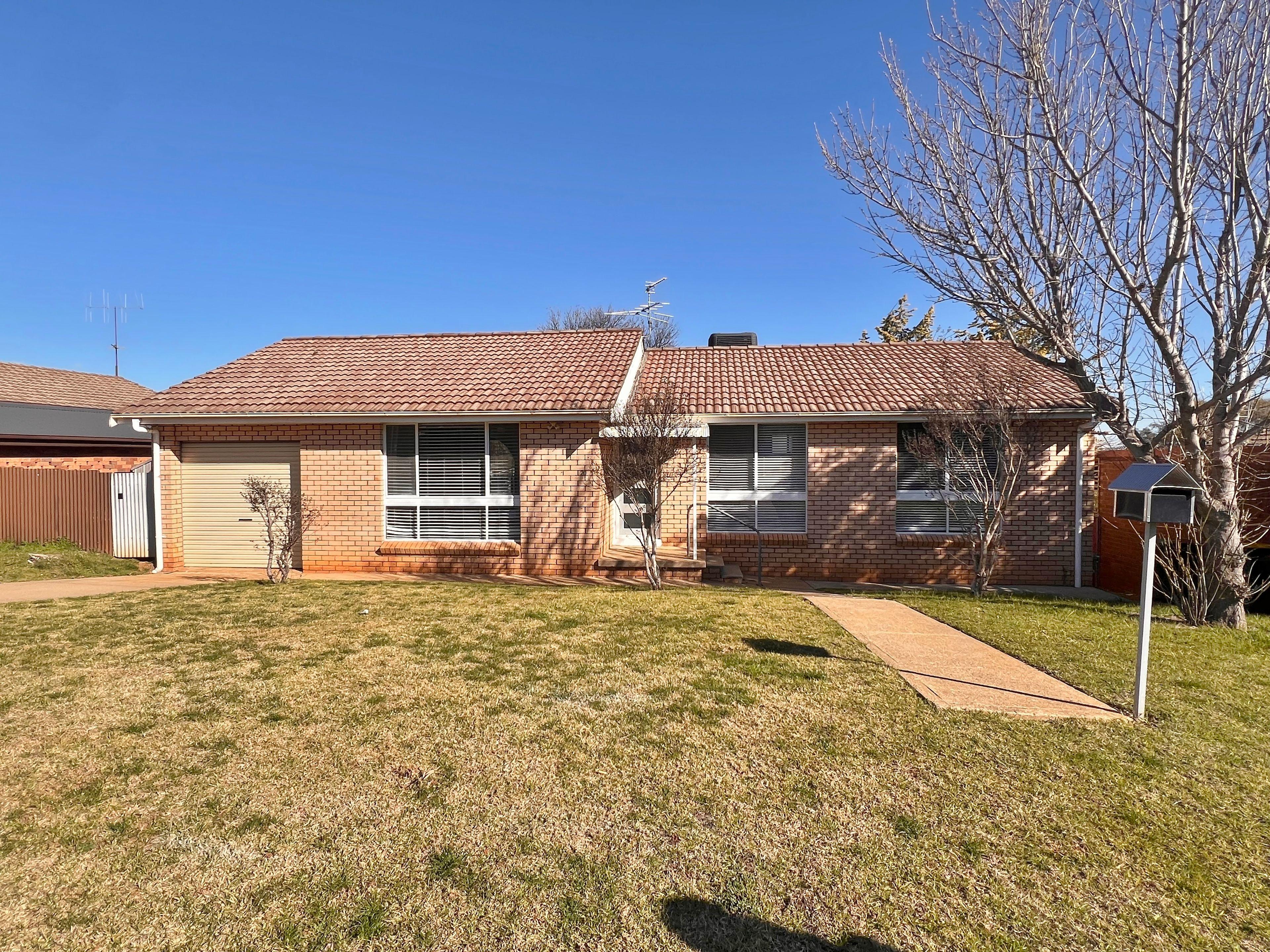 Prop-GPT: House: NSW Young, NSW 2594 Home For Rent