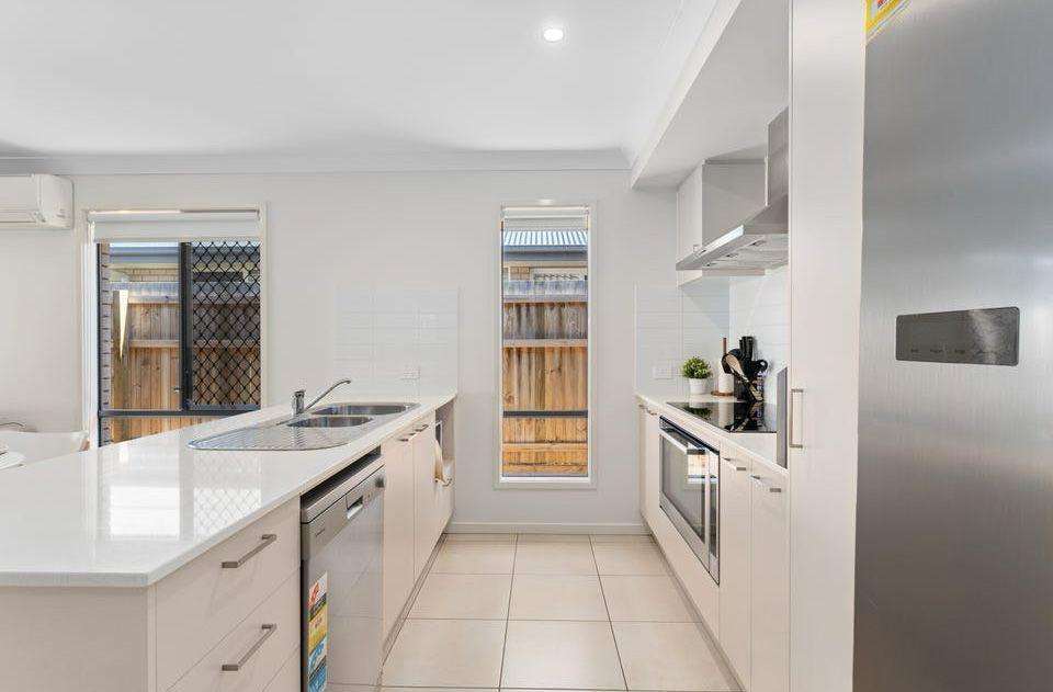 Modern Family Oasis with Pool - Peaceful Living at 4 Bowen Street, South Maclean