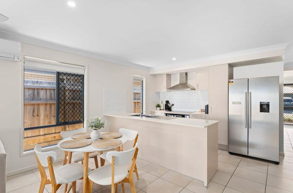 Modern Family Oasis with Pool - Peaceful Living at 4 Bowen Street, South Maclean