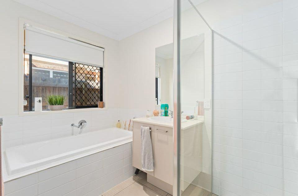 Modern Family Oasis with Pool - Peaceful Living at 4 Bowen Street, South Maclean