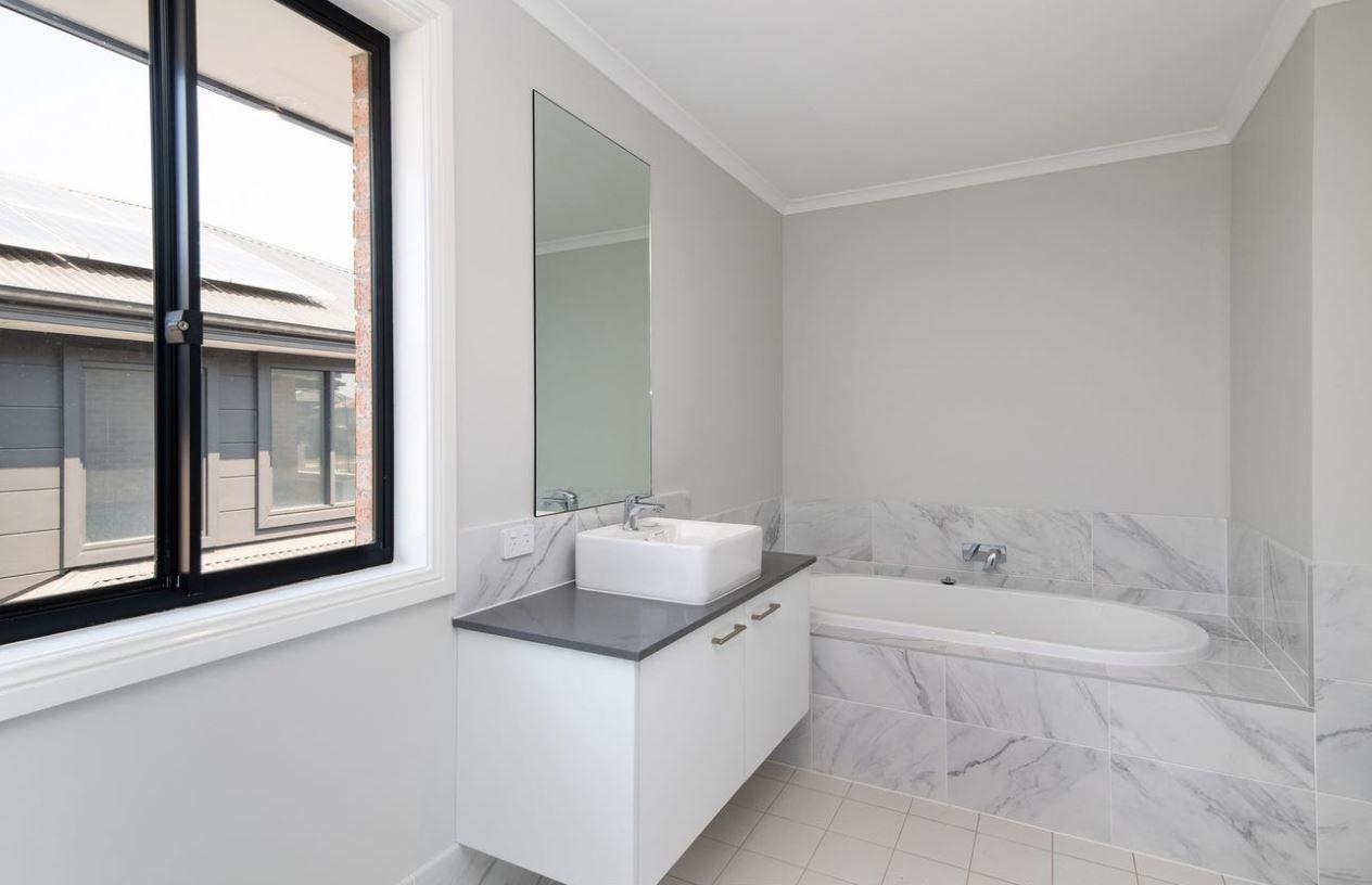 House for Rent: Jordan Springs, NSW 2747, NSW, 2747