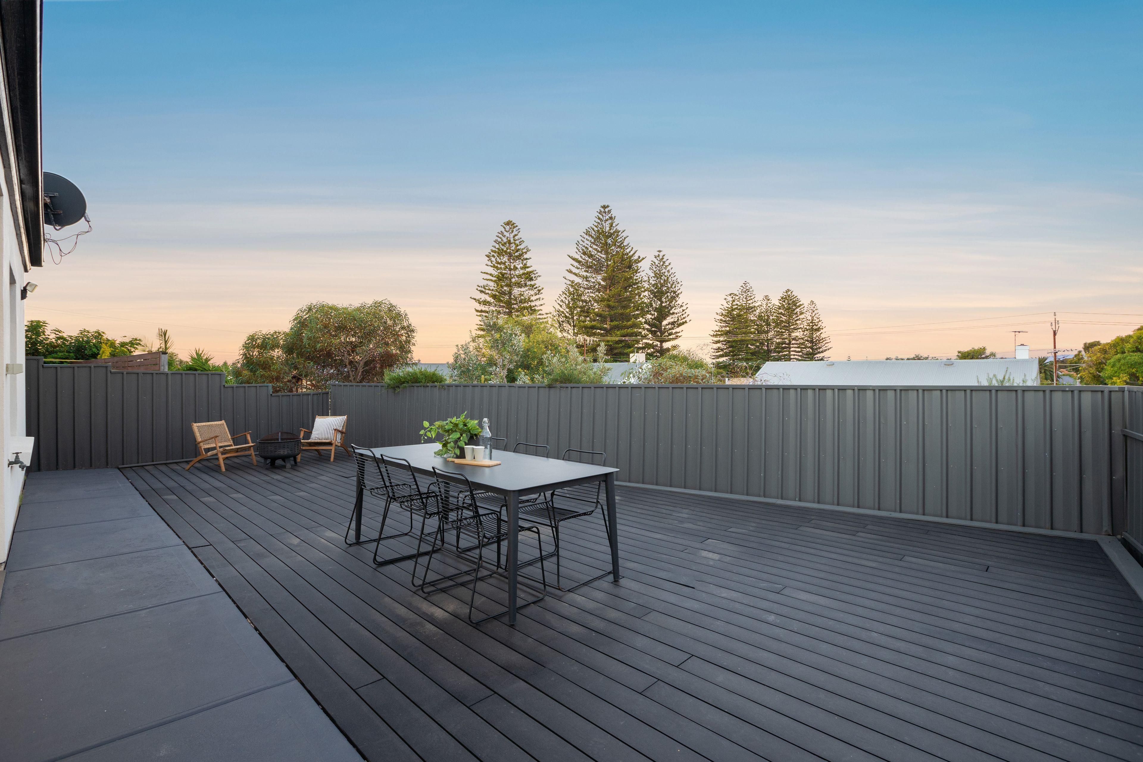 EXECUTIVE ENTERTAINER RESIDENCE IN A FANTASTIC, FAMILY FRIENDLY POSITION