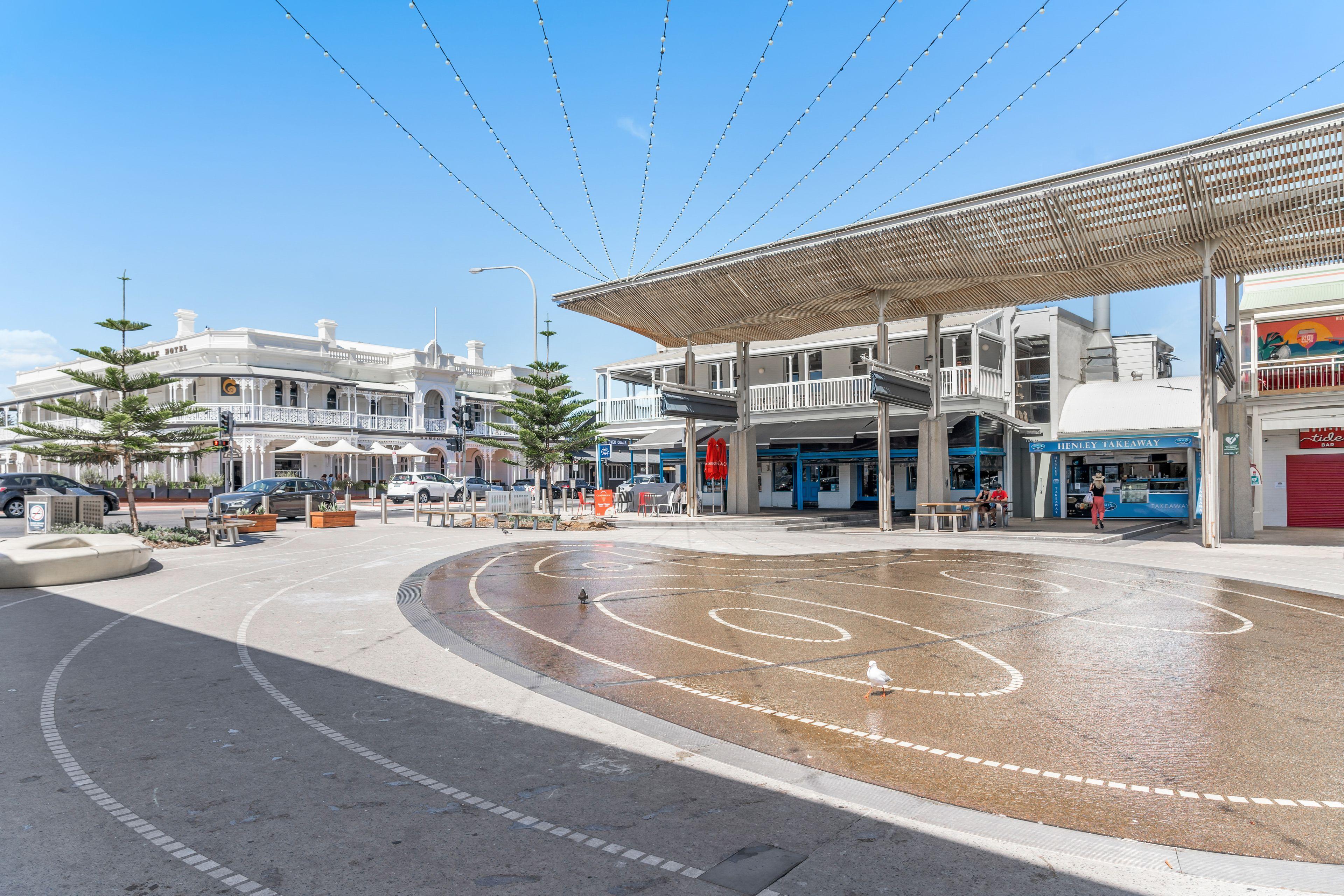 EXECUTIVE ENTERTAINER RESIDENCE IN A FANTASTIC, FAMILY FRIENDLY POSITION