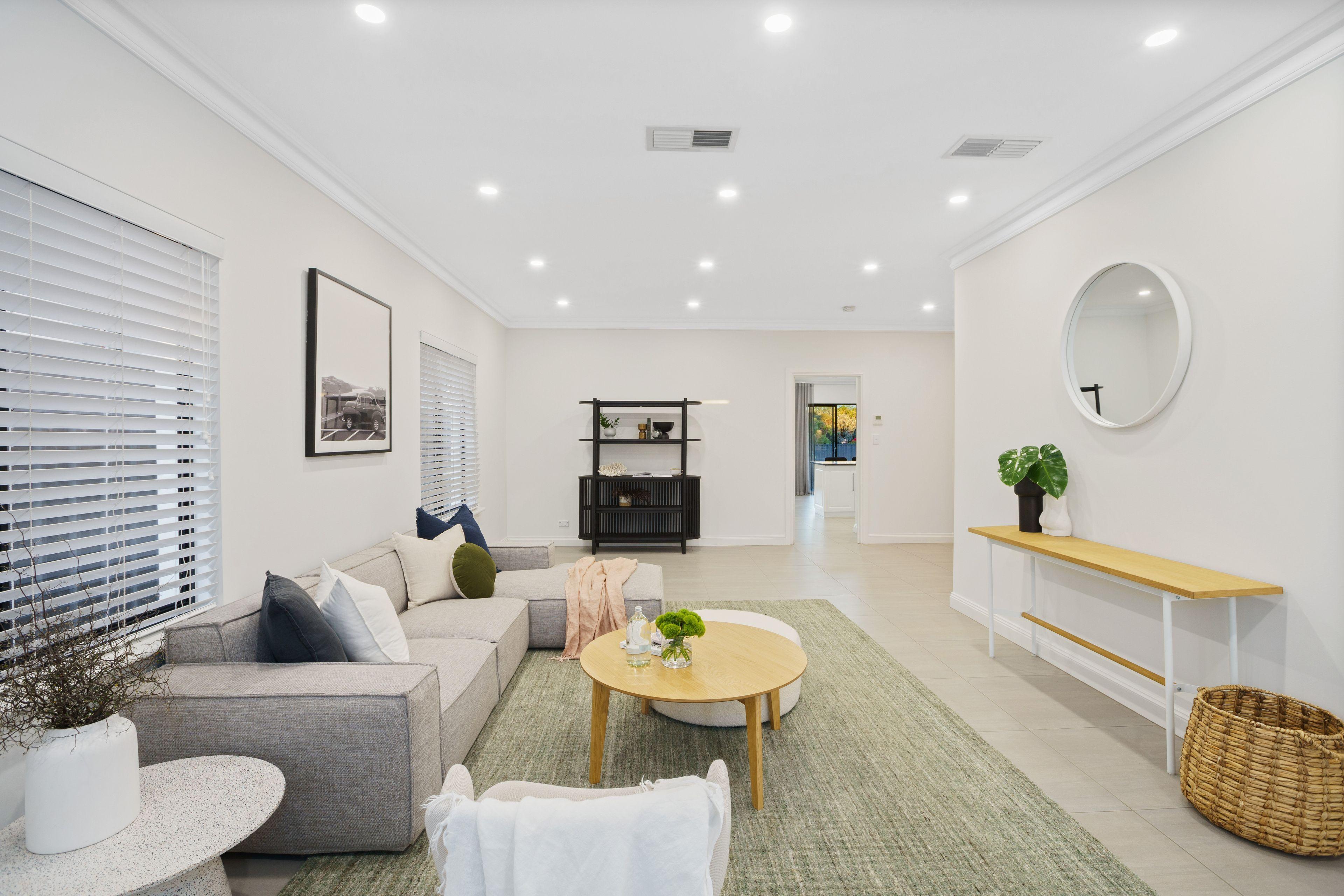 EXECUTIVE ENTERTAINER RESIDENCE IN A FANTASTIC, FAMILY FRIENDLY POSITION