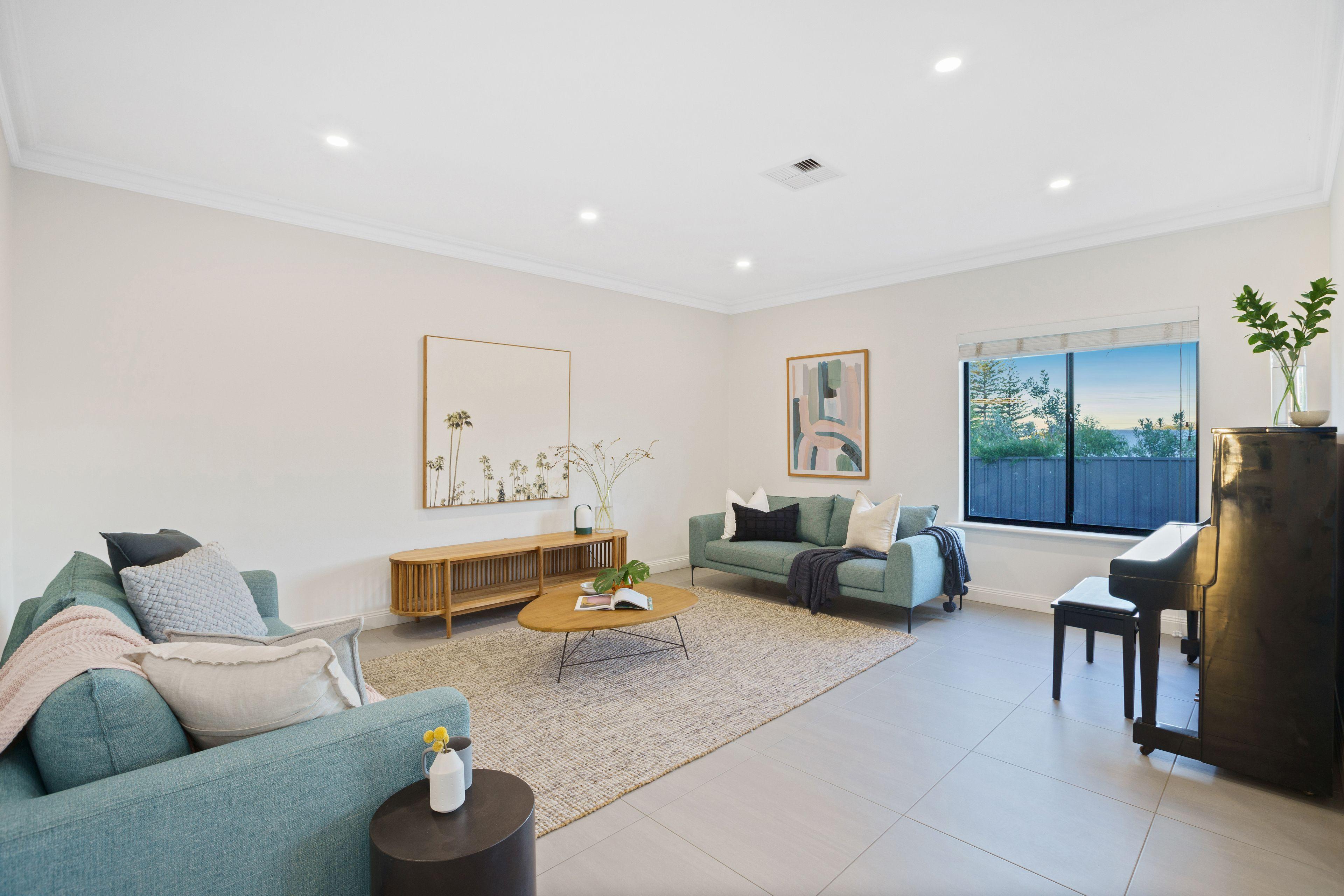 EXECUTIVE ENTERTAINER RESIDENCE IN A FANTASTIC, FAMILY FRIENDLY POSITION