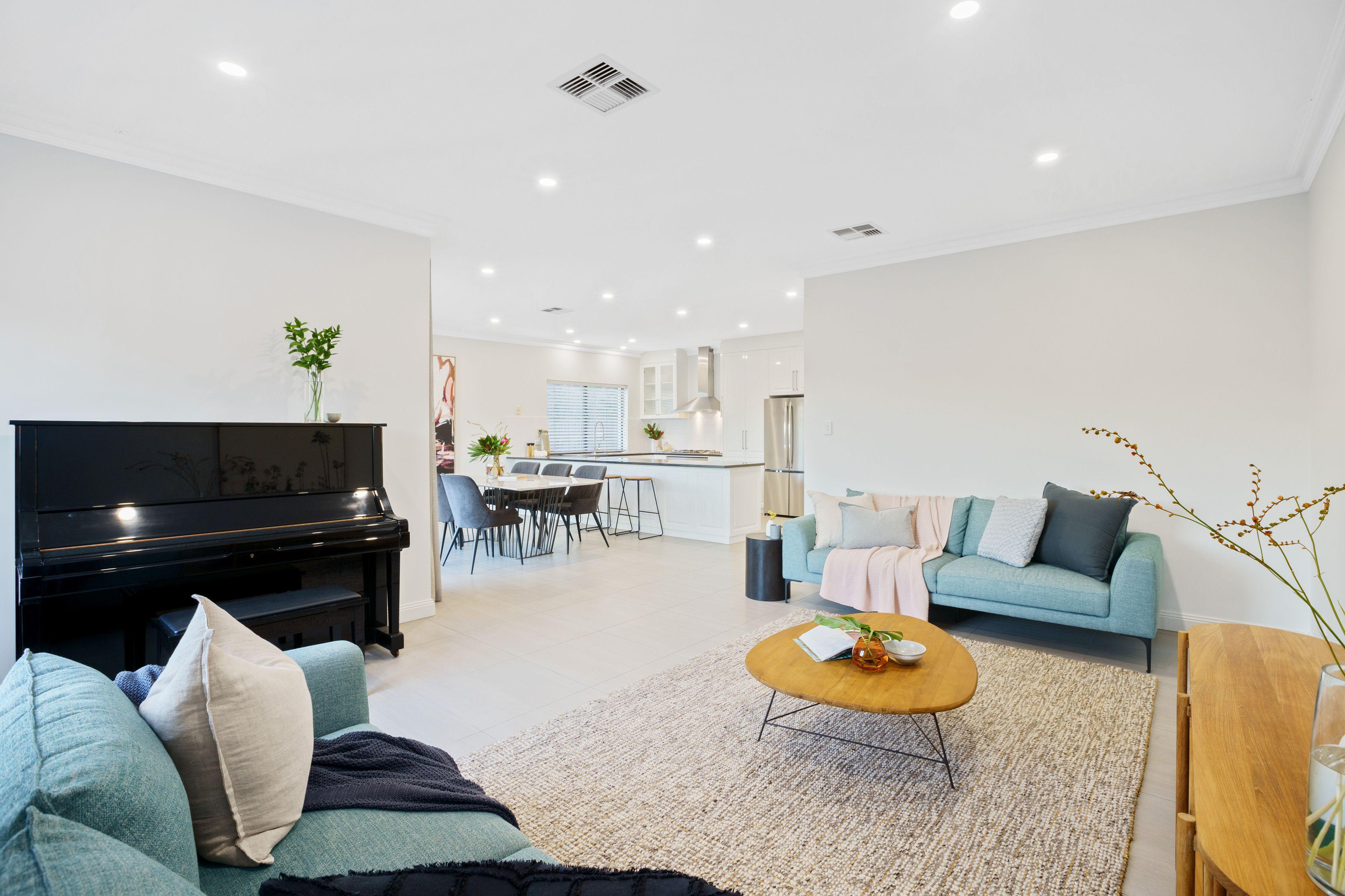 EXECUTIVE ENTERTAINER RESIDENCE IN A FANTASTIC, FAMILY FRIENDLY POSITION