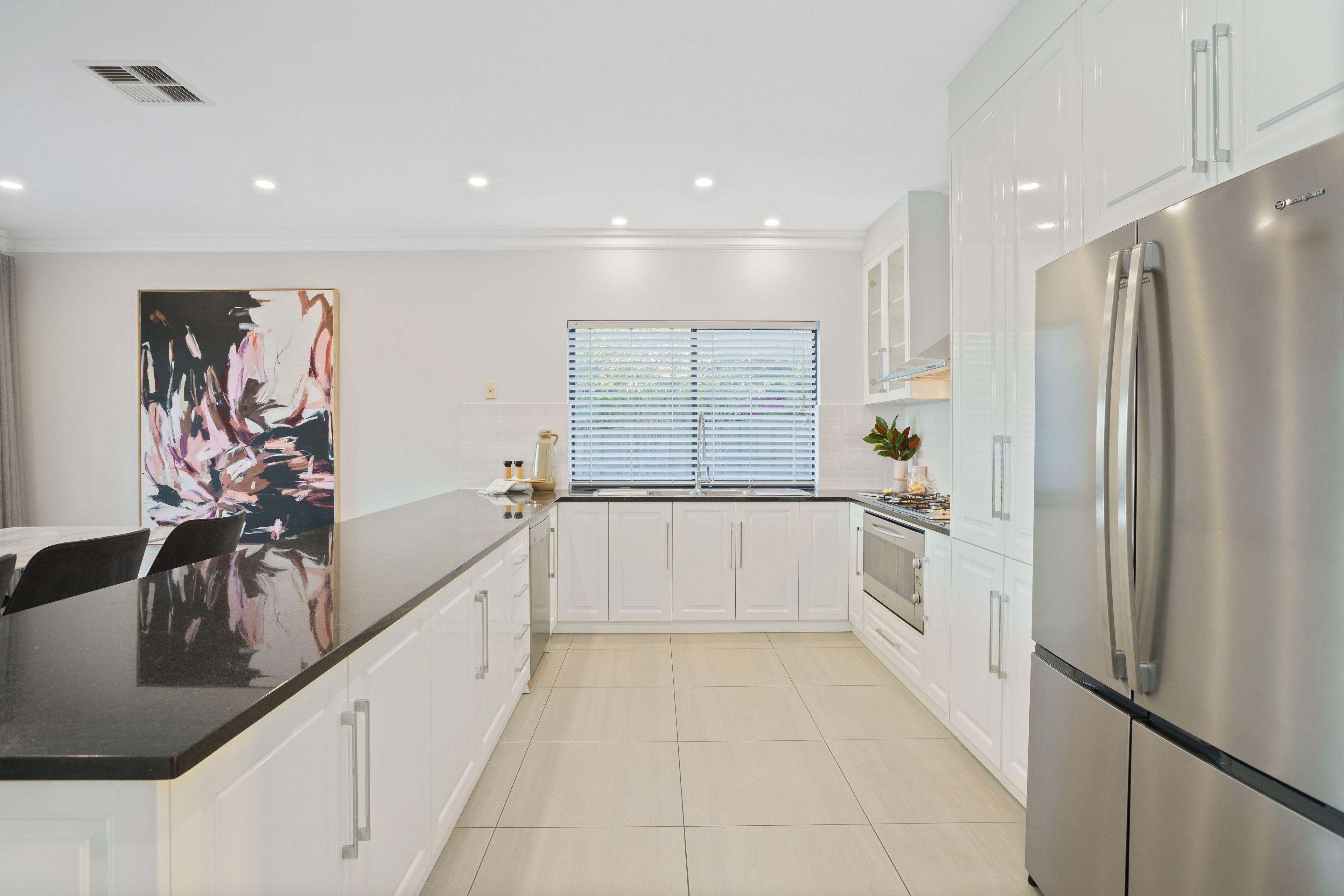 EXECUTIVE ENTERTAINER RESIDENCE IN A FANTASTIC, FAMILY FRIENDLY POSITION